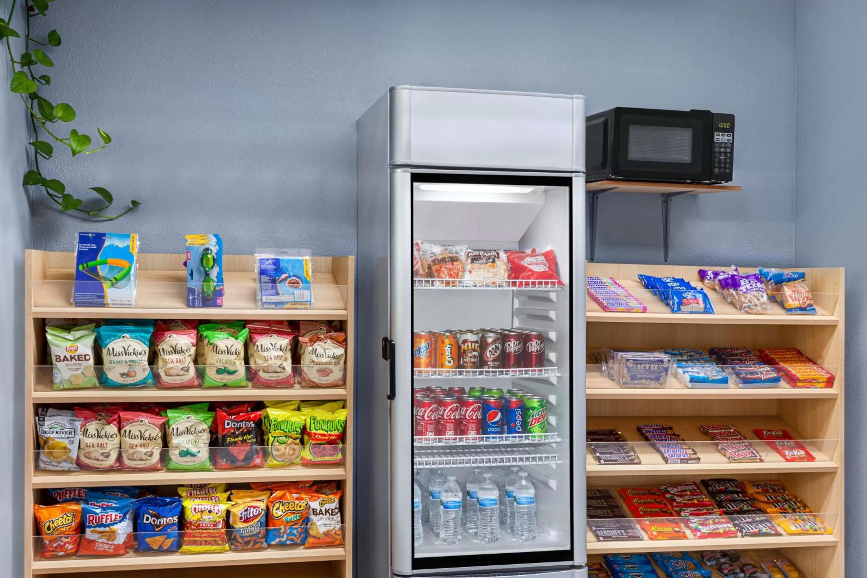 On-site shops in Super 8 by Wyndham Lenexa Overland Park Area/Mall Area