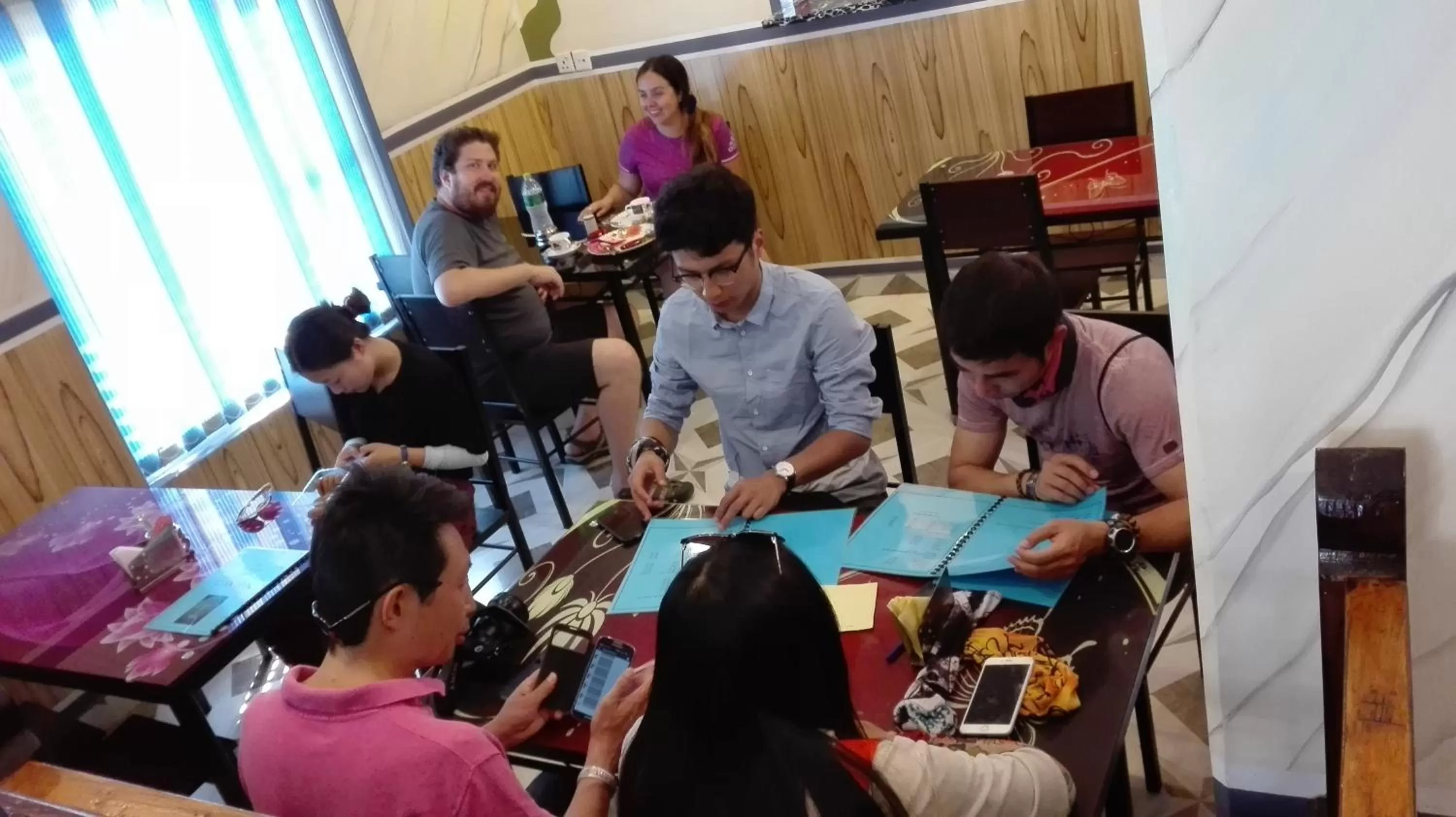 Restaurant/places to eat in Hotel Buttercup