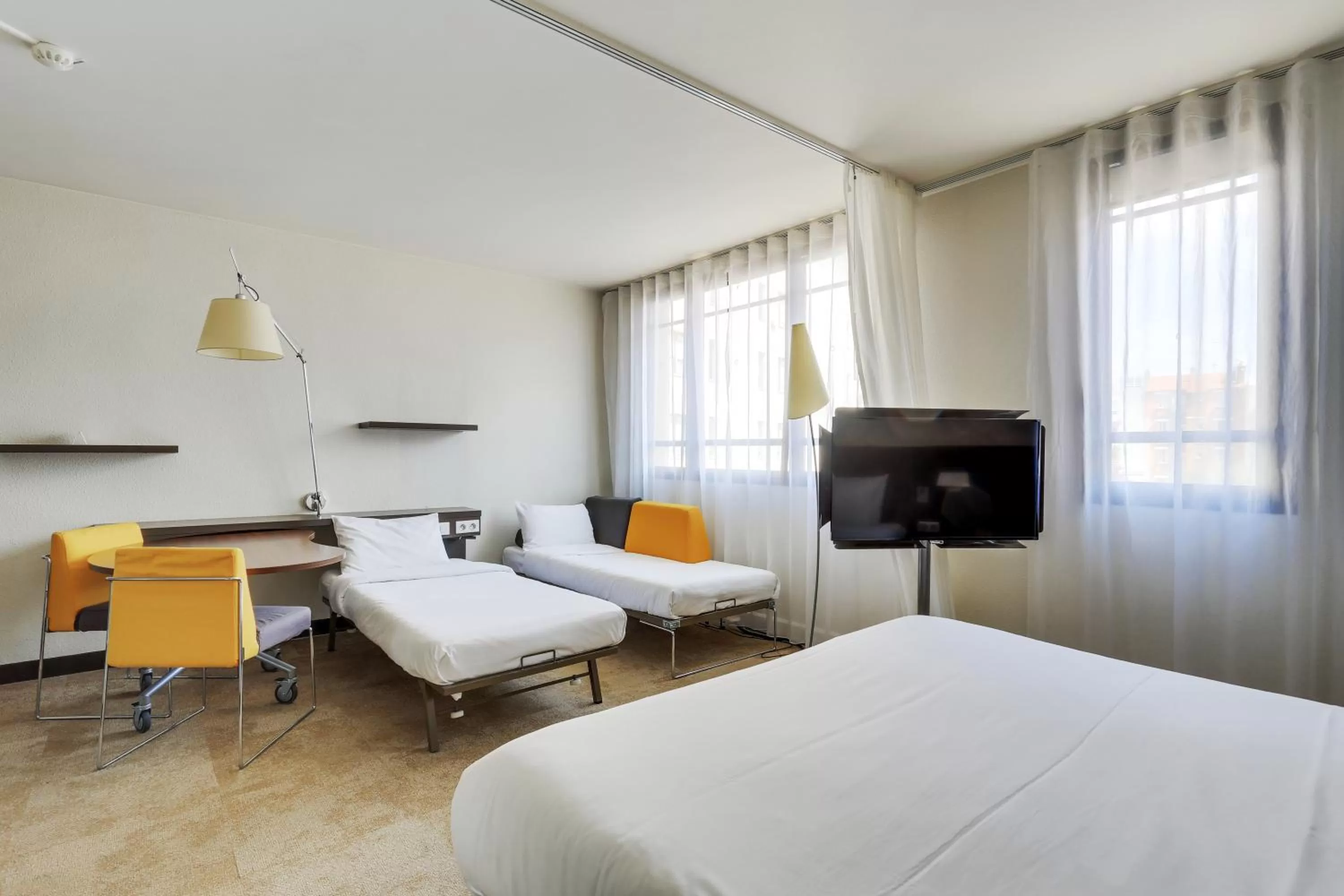 Bed in Novotel Suites Paris Montreuil Vincennes