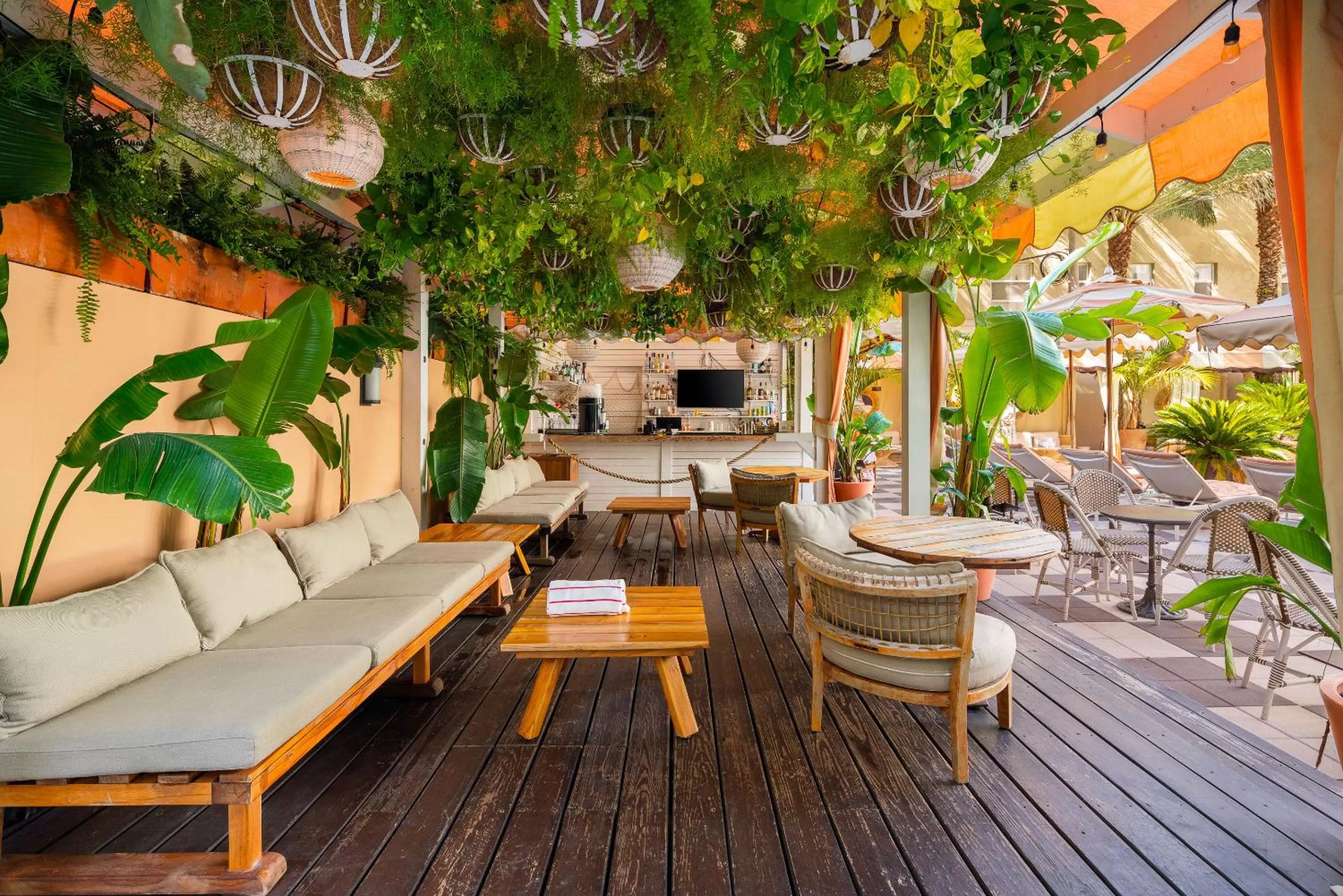 Lounge or bar in The Plymouth South Beach