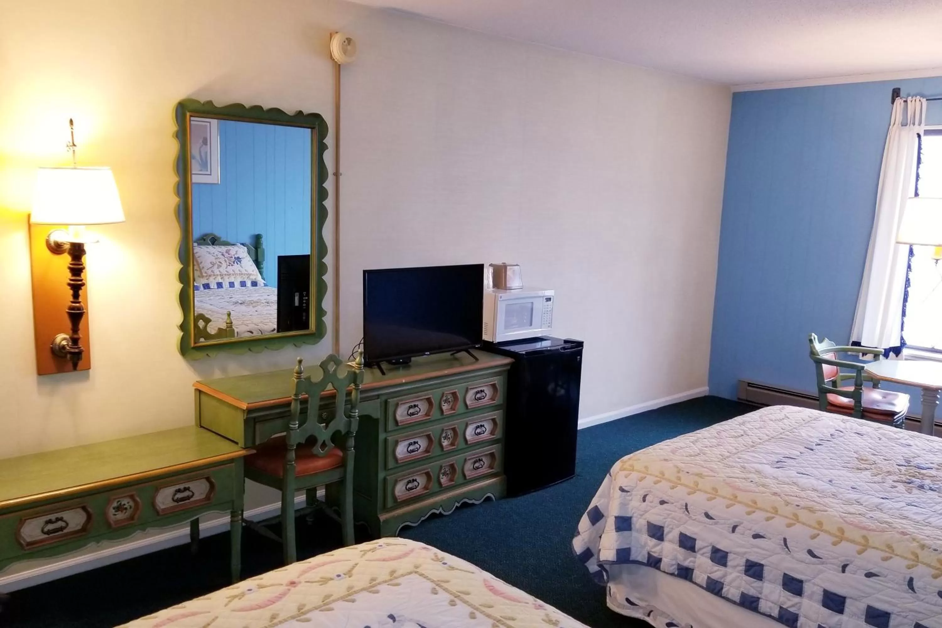 Bedroom, Bed in Top of the Beech Inn