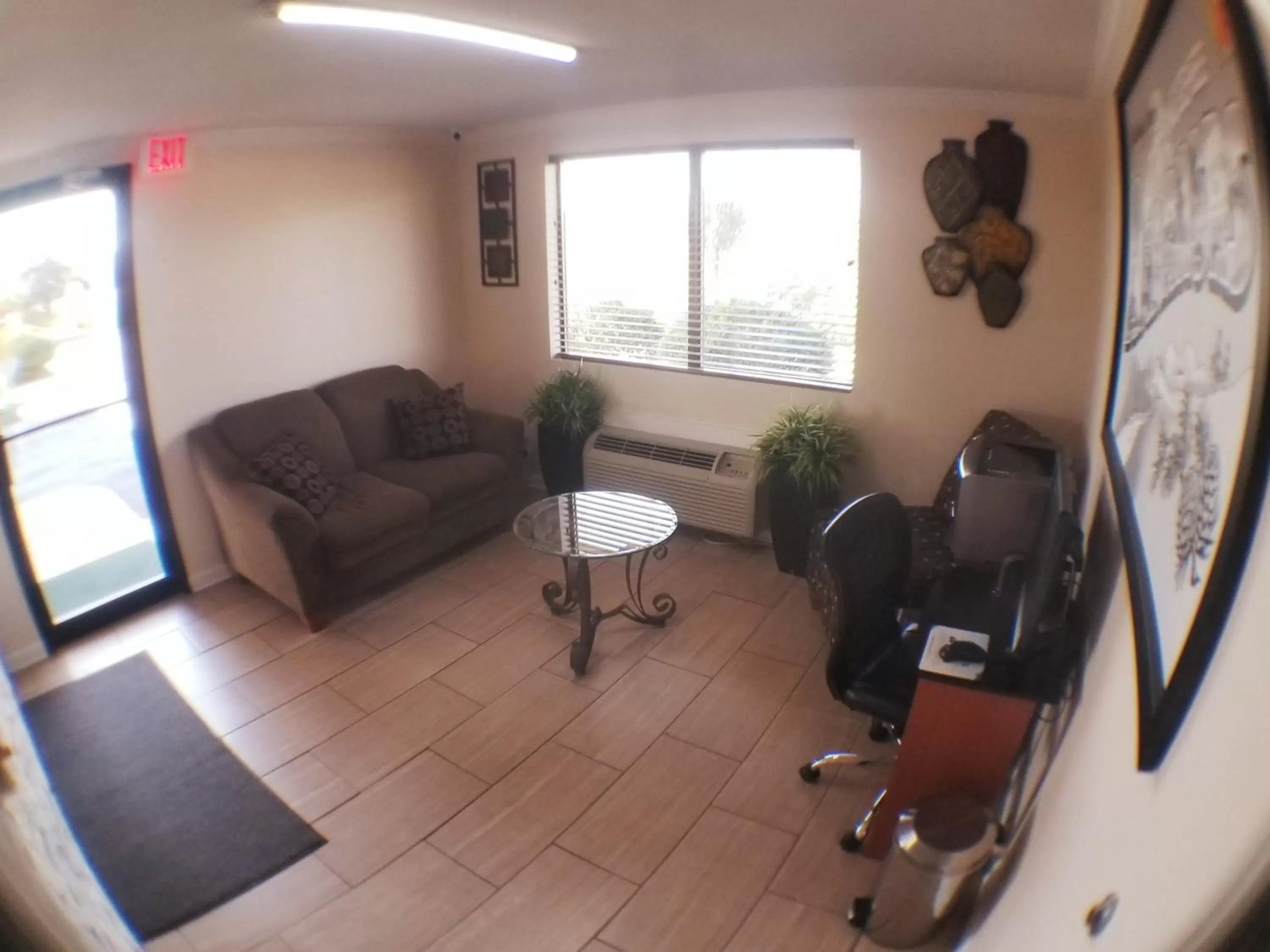 Seating area in Super 8 by Wyndham McGehee