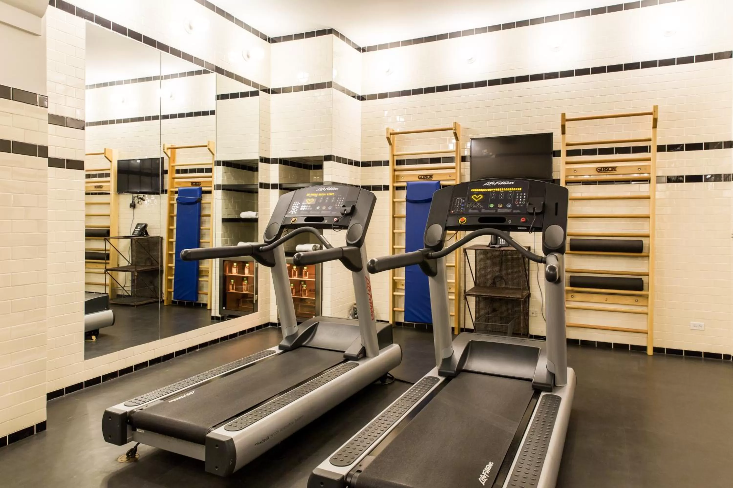 Fitness centre/facilities in American Trade Hotel