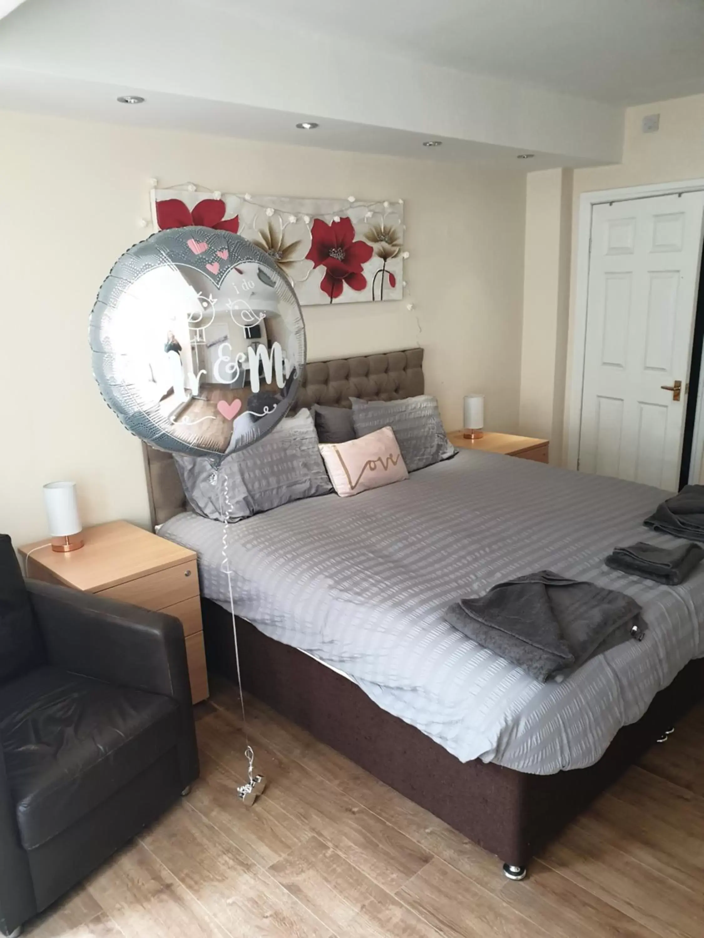 Deluxe Studio in The Winter Garden Suites Deluxe Studio in The Winter Garden Suites