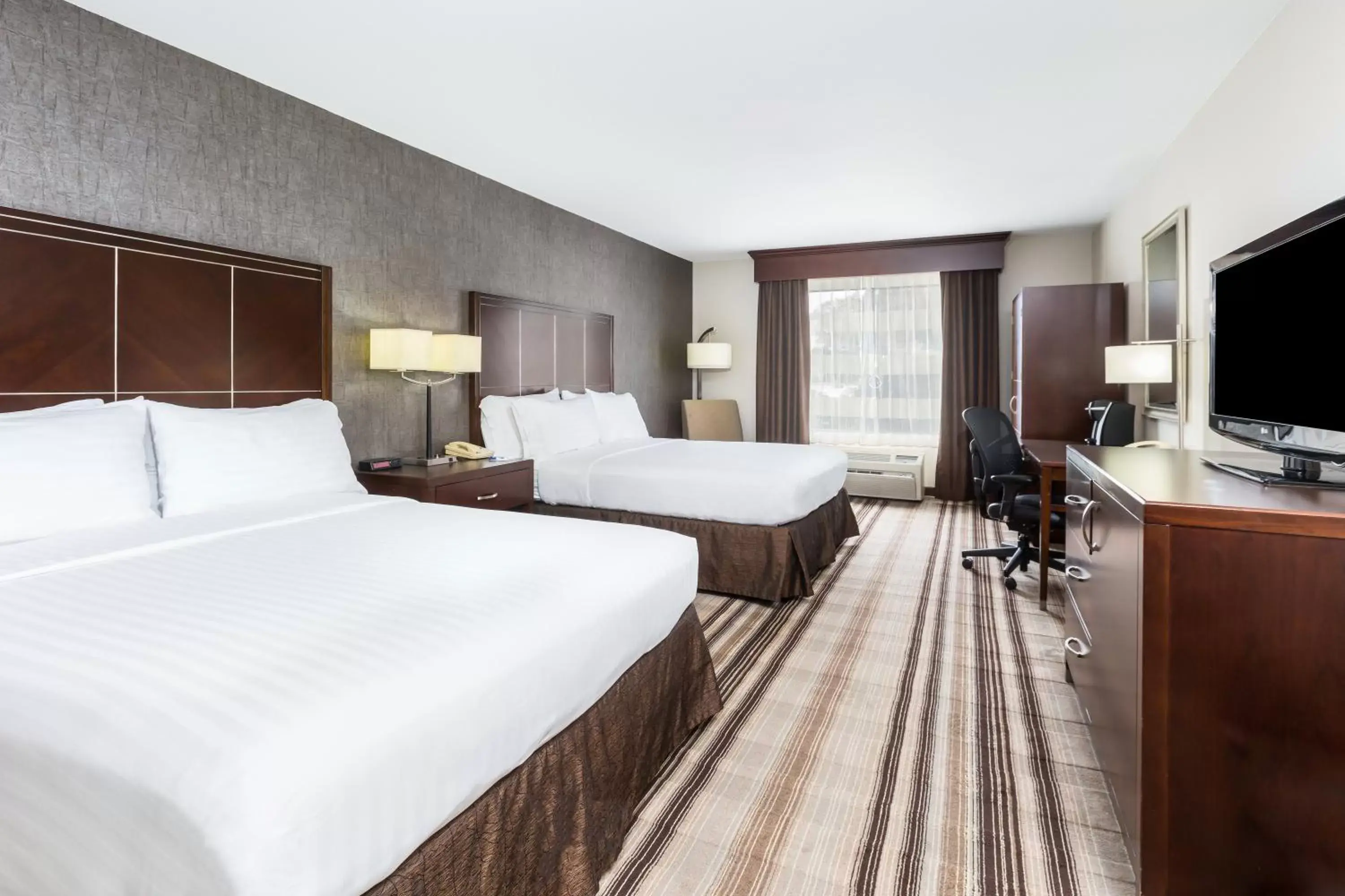 Standard Queen Room with Two Queen Beds in Holiday Inn Express San Diego - Sea World Area by IHG Standard Queen Room with Two Queen Beds in Holiday Inn Express San Diego - Sea World Area by IHG