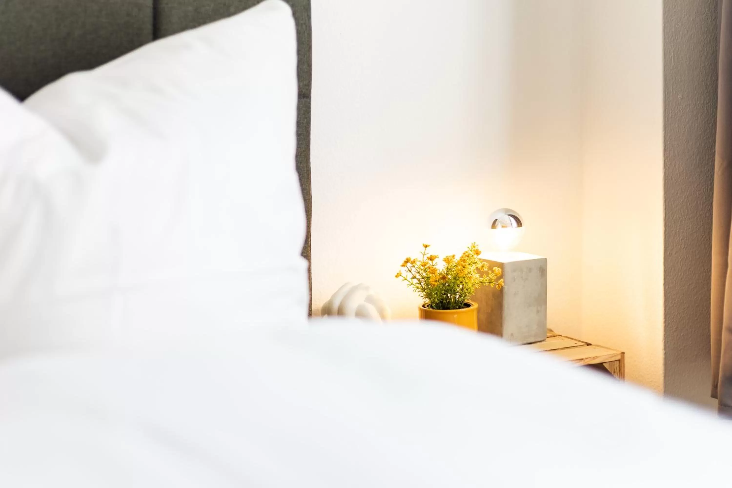 Bed in Apartments an der Oper - Innenstadt - Zentral - Küche - Wifi - Powered by Ko-Living