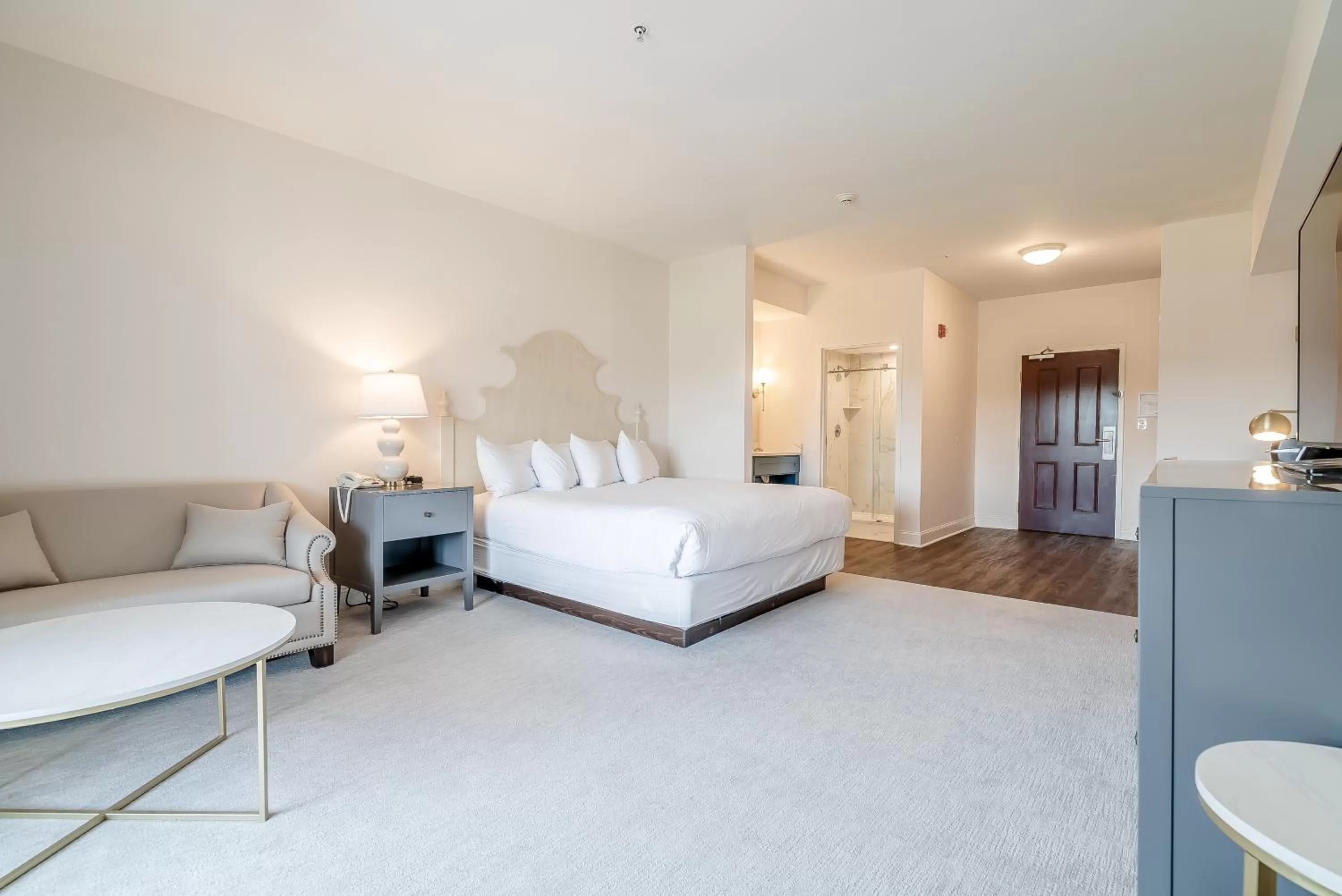 Bedroom, Bed in Chateau Renault