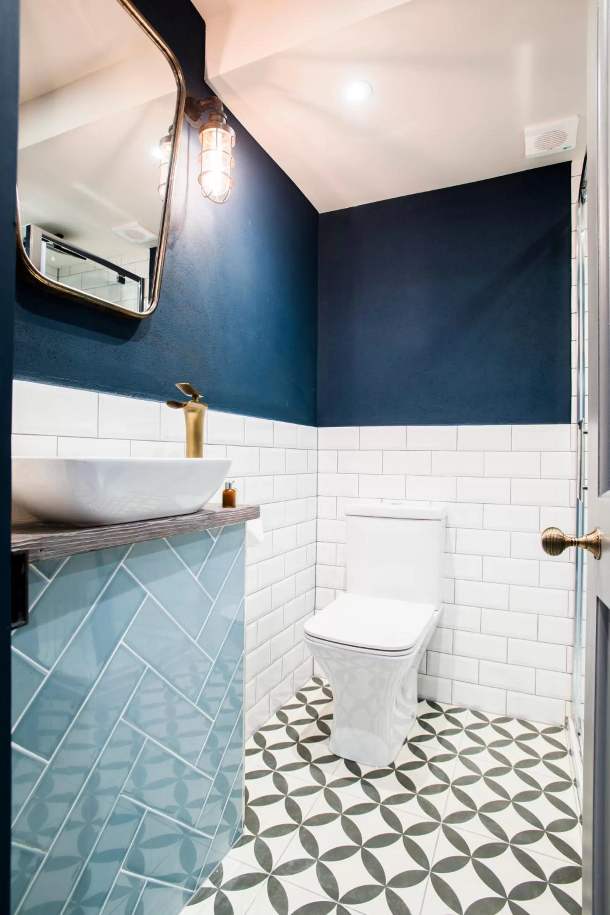 Bathroom in The Lodge Duxford