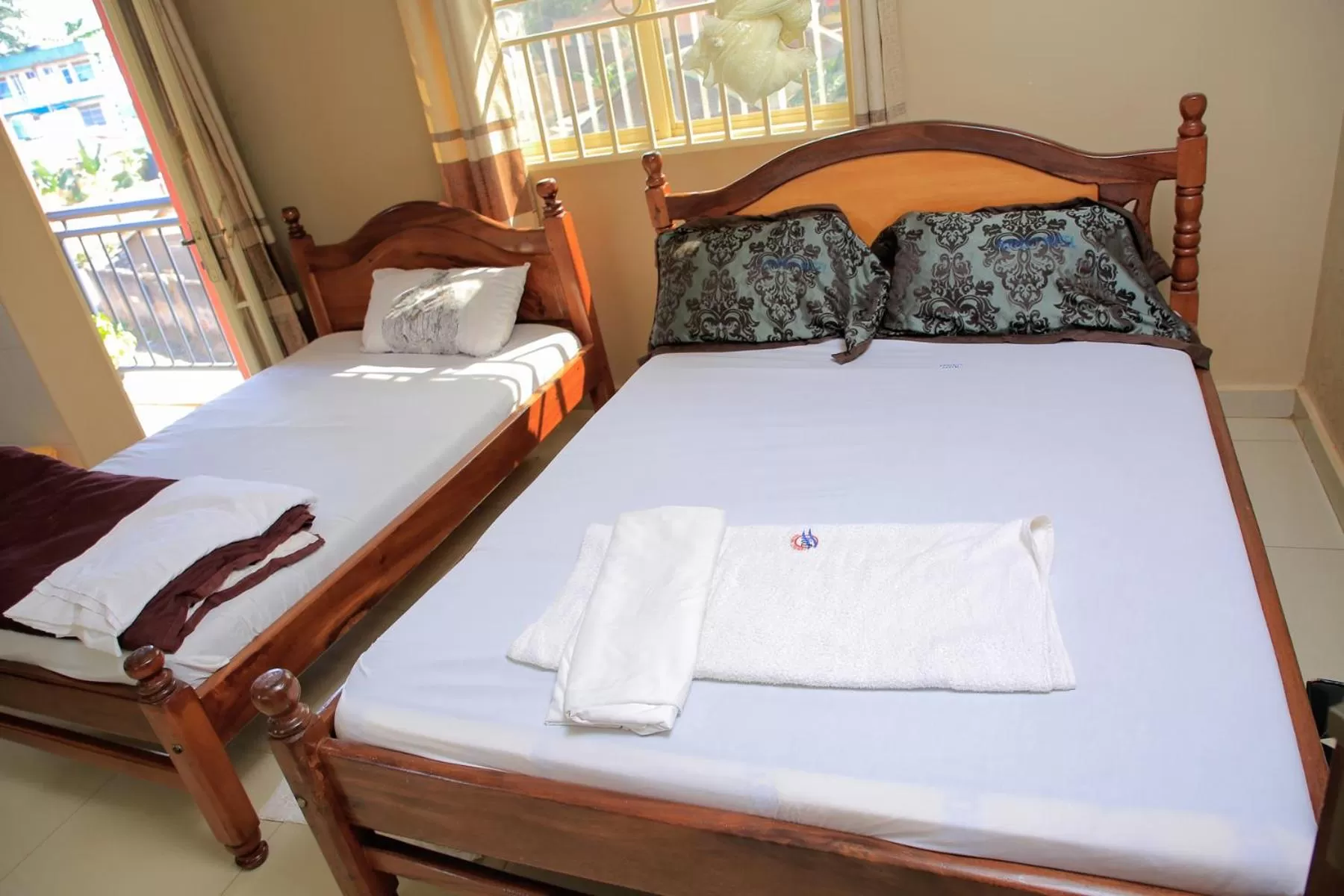 Bedroom, Bed in Perfect Motel