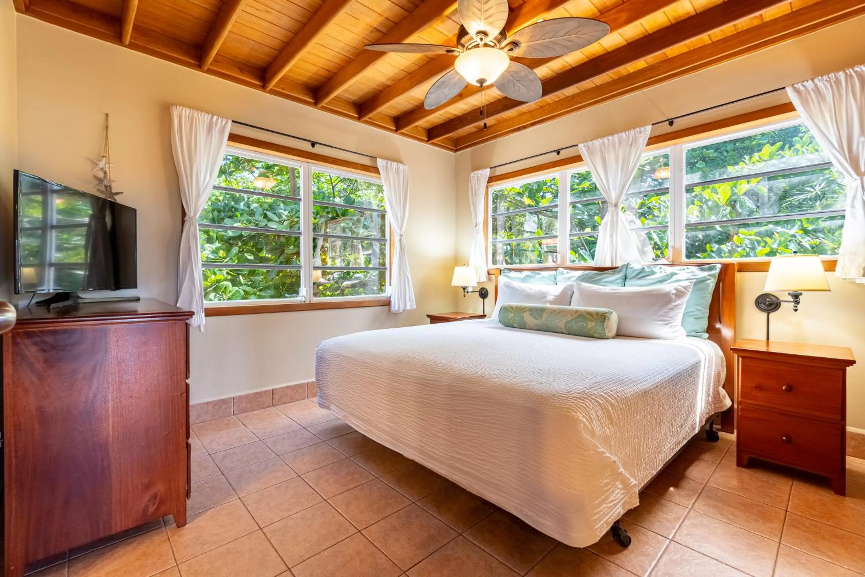 Bedroom, Bed in Belizean Shores Resort
