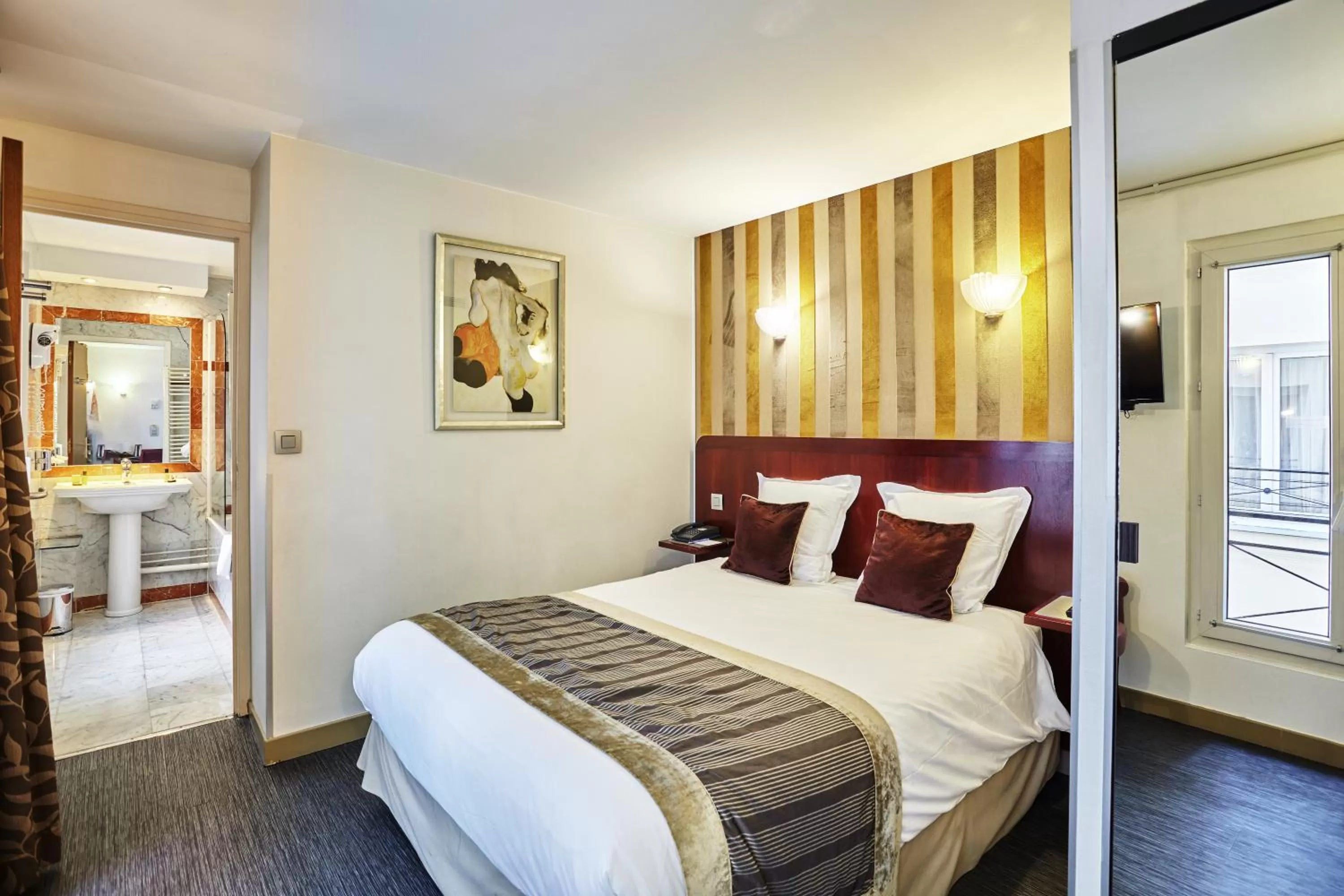 Bedroom, Bed in Hotel Opéra d'Antin