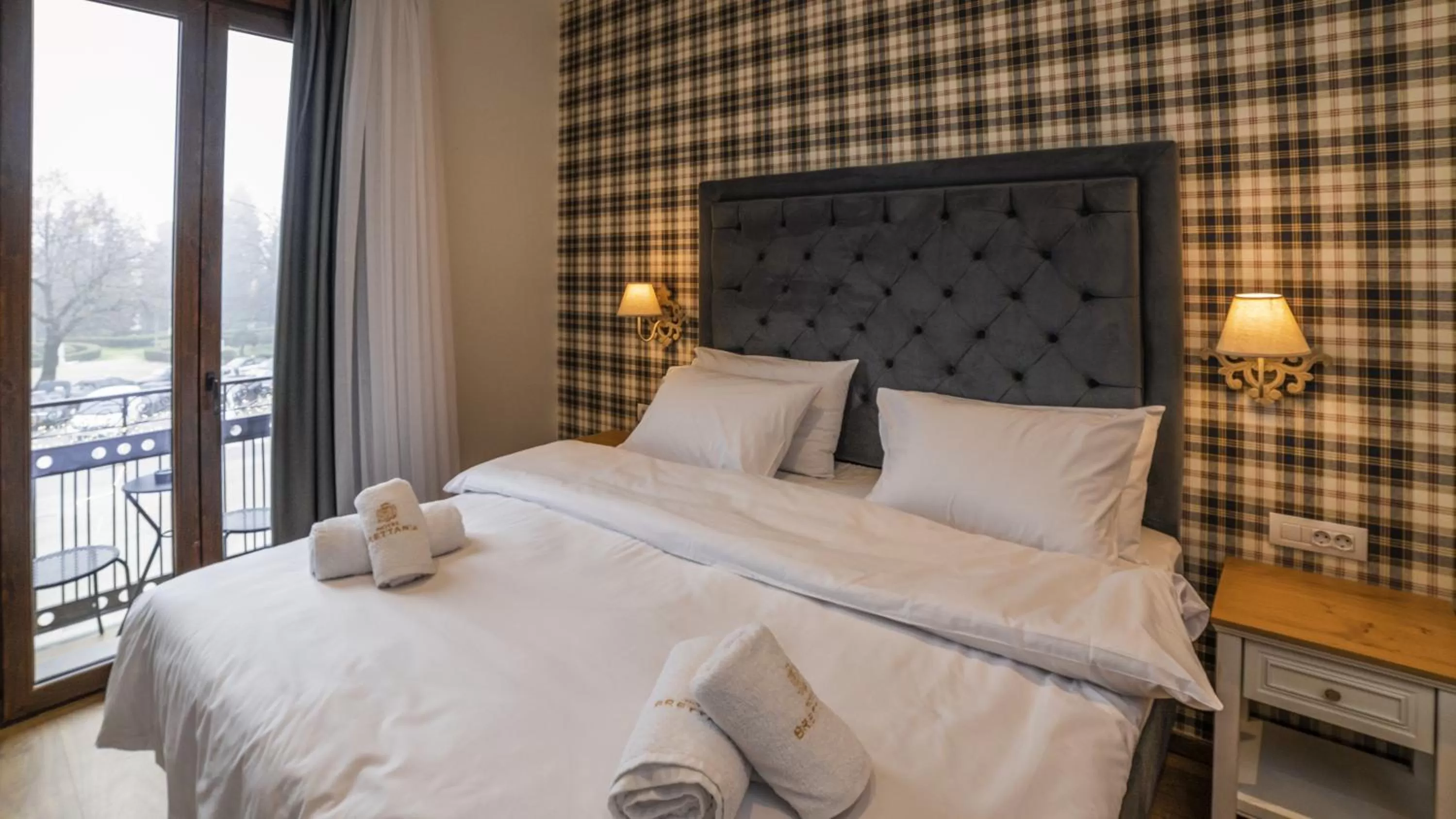 Bedroom, Bed in Brettania Hotel