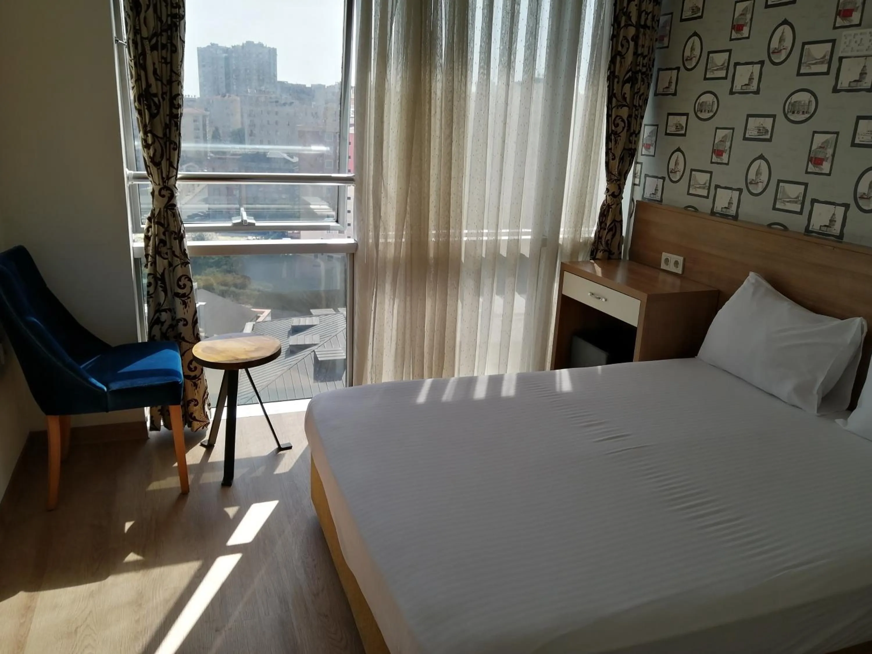 City view, Bed in Nice Royal