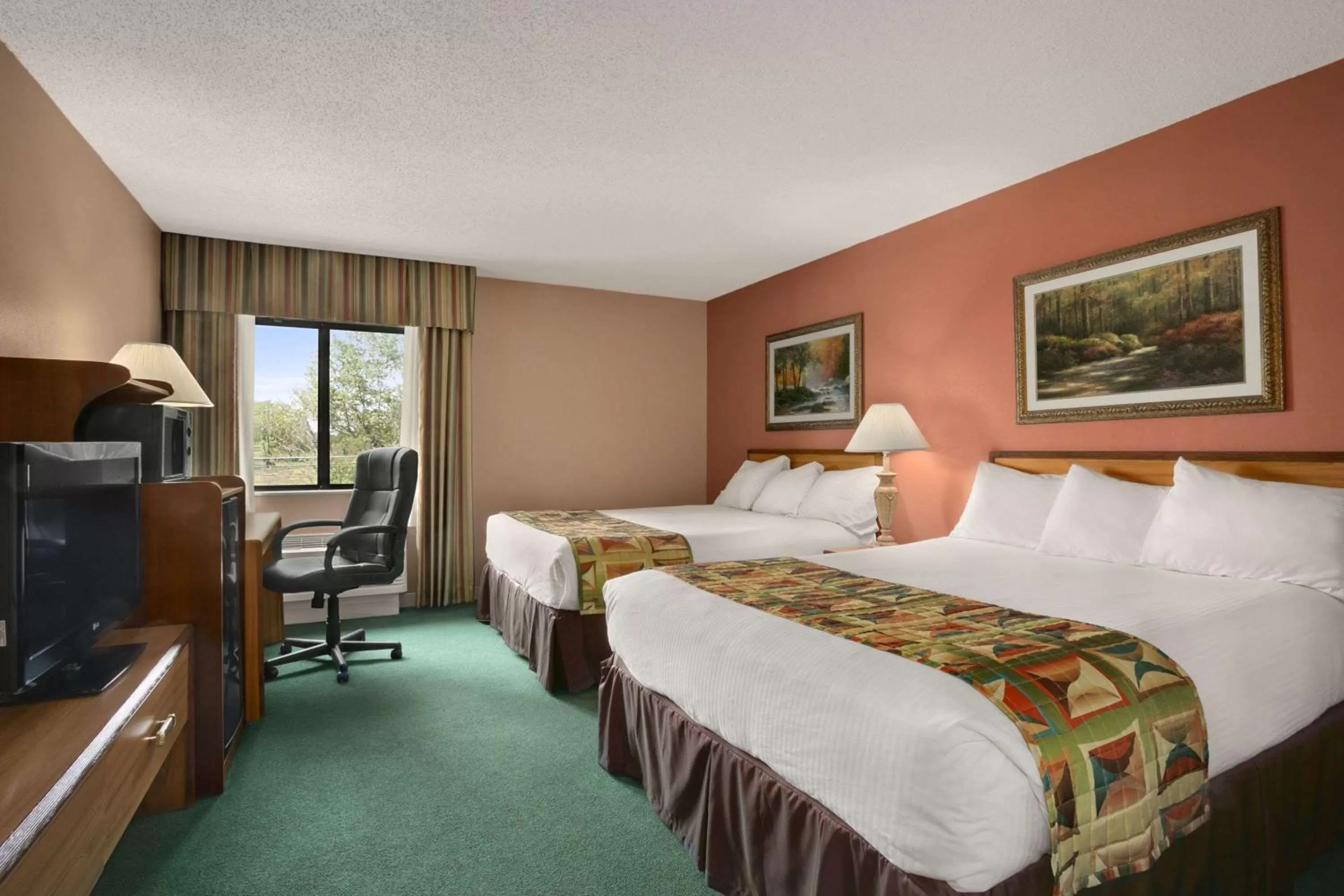 Photo of the whole room, Bed in Baymont by Wyndham Sullivan