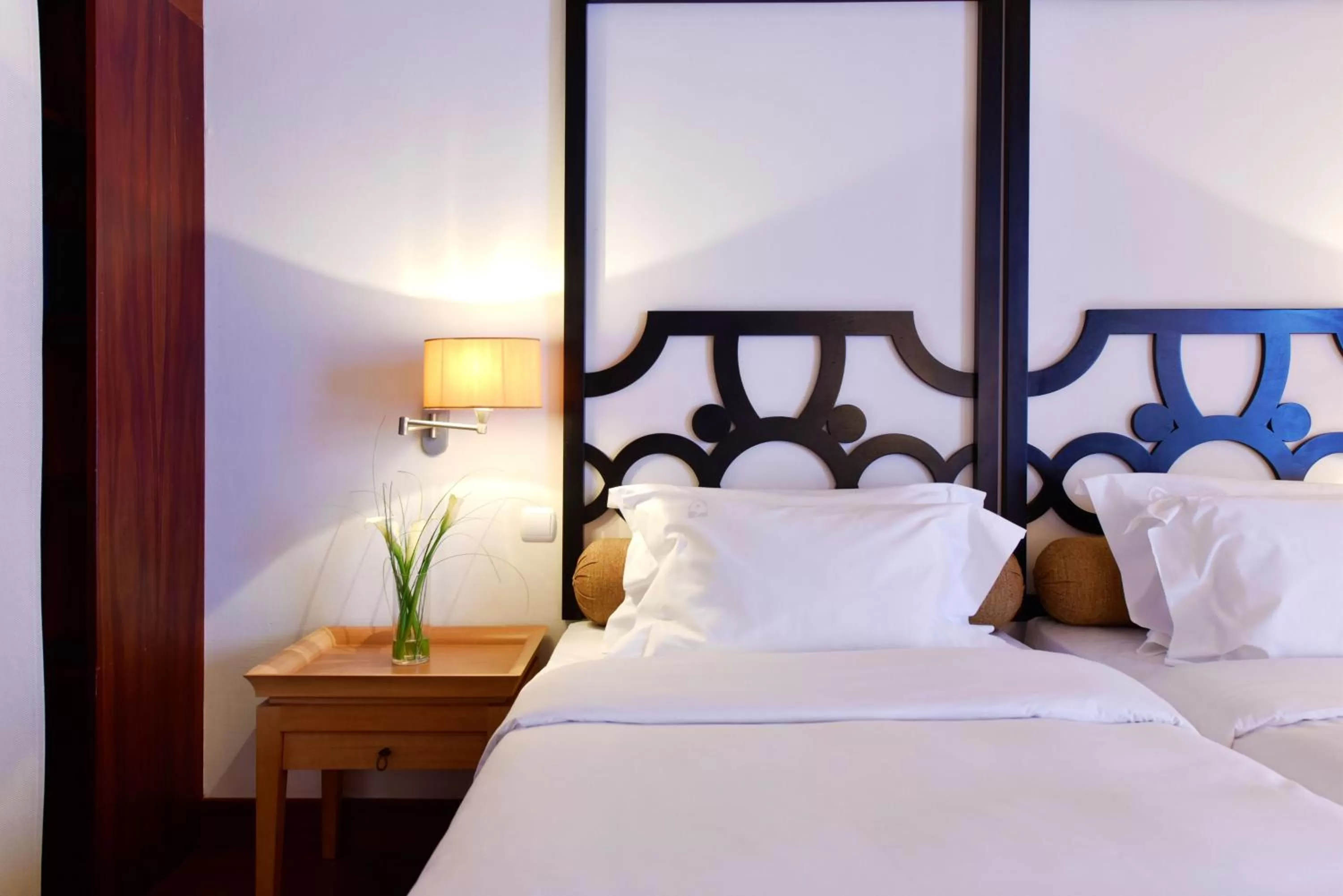 Photo of the whole room, Bed in Pousada Convento de Tavira