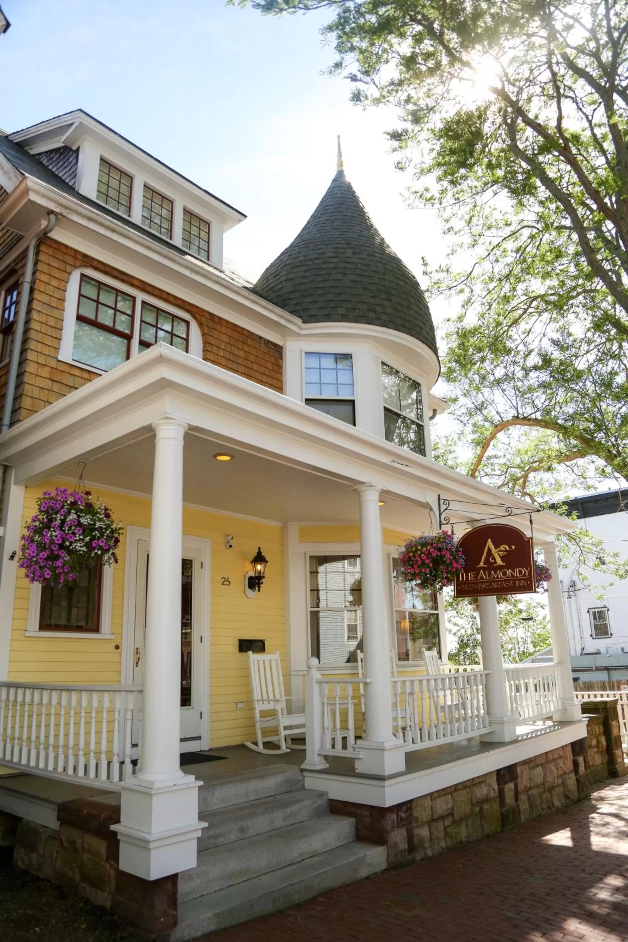 Property building in Almondy Inn Bed & Breakfast