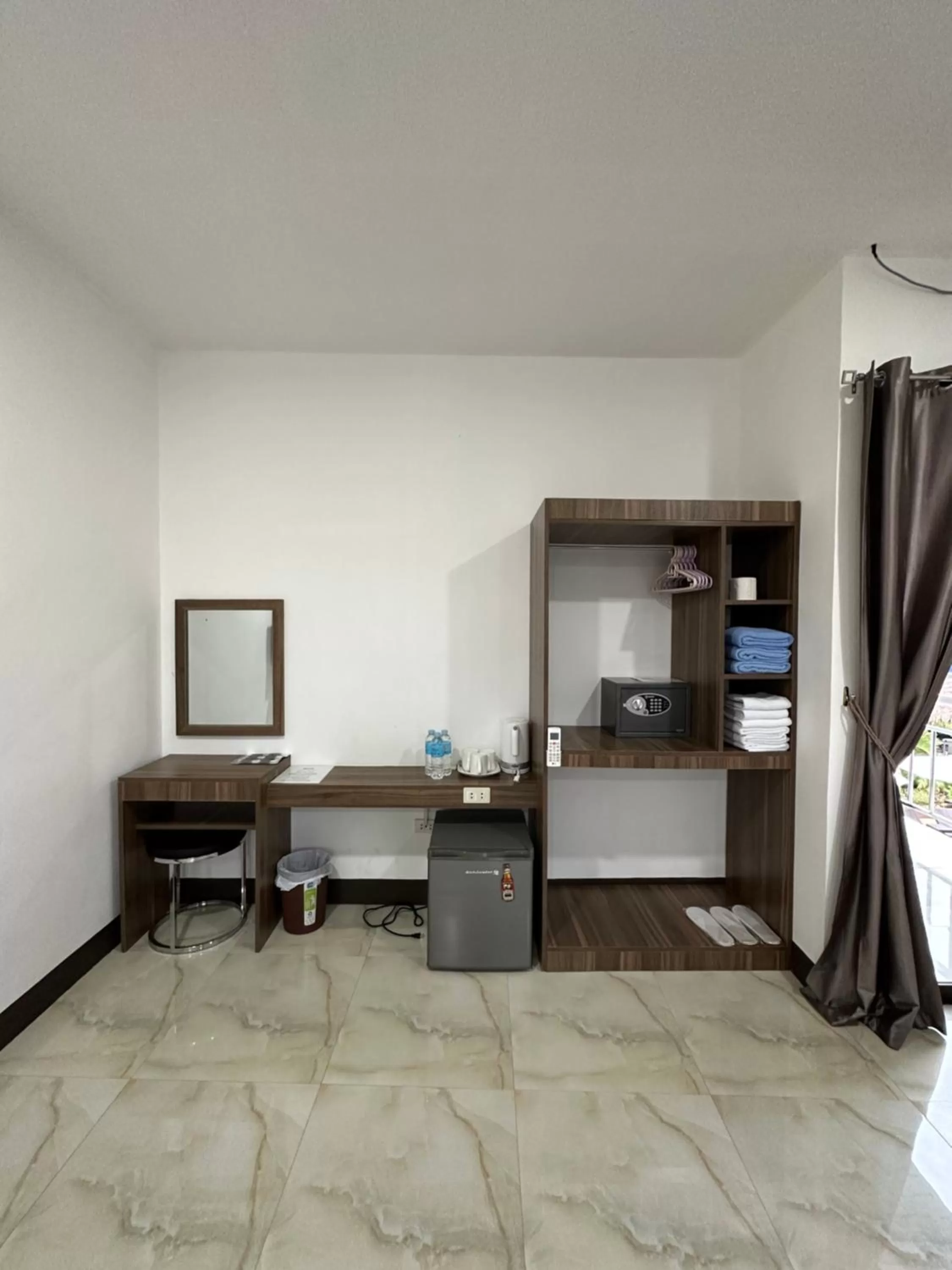 hair dresser in MGH Alona Resort