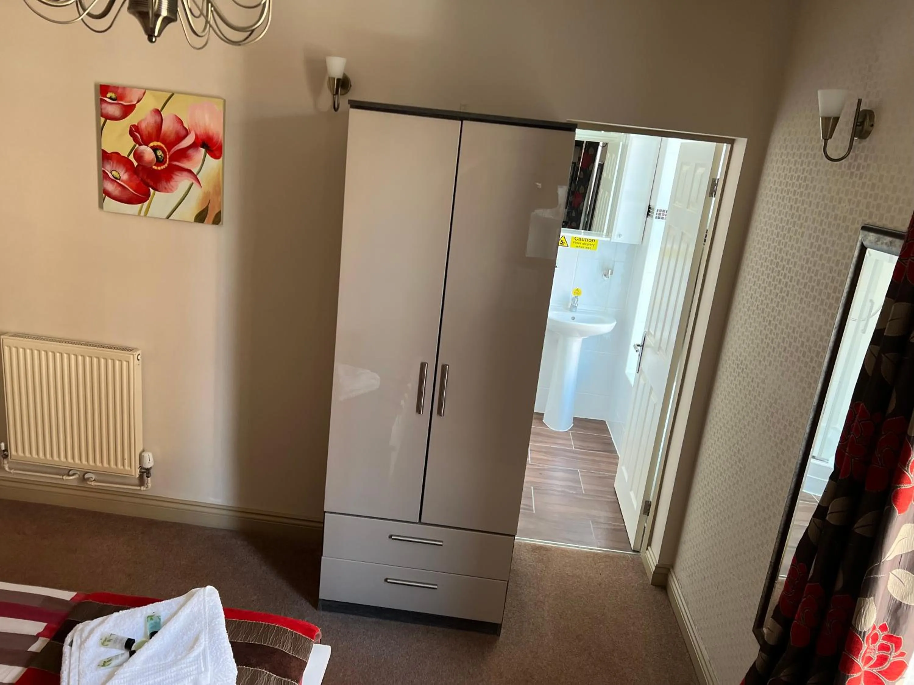 wardrobe in Southport Metro Hotel