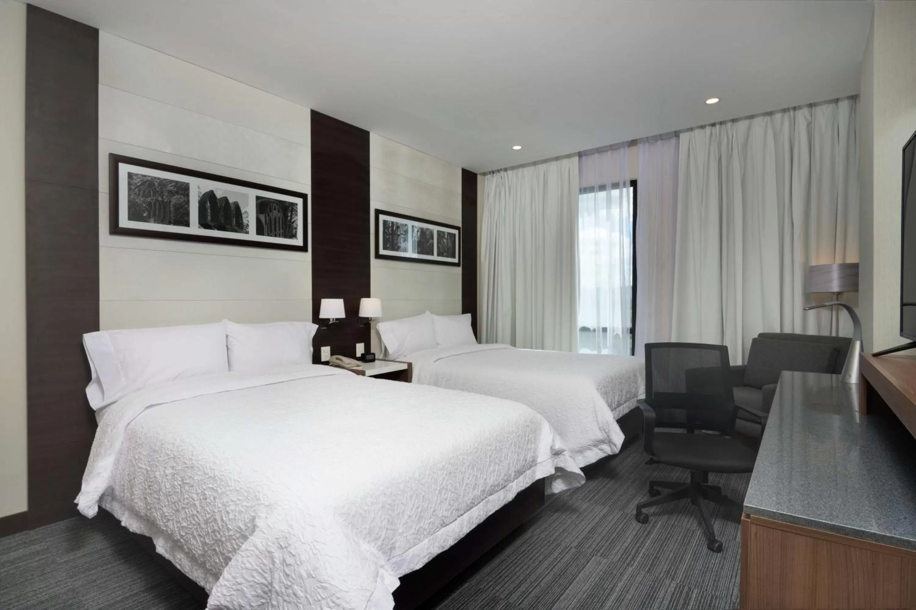 Bedroom, Bed in Hampton Inn By Hilton San Luis Potosi