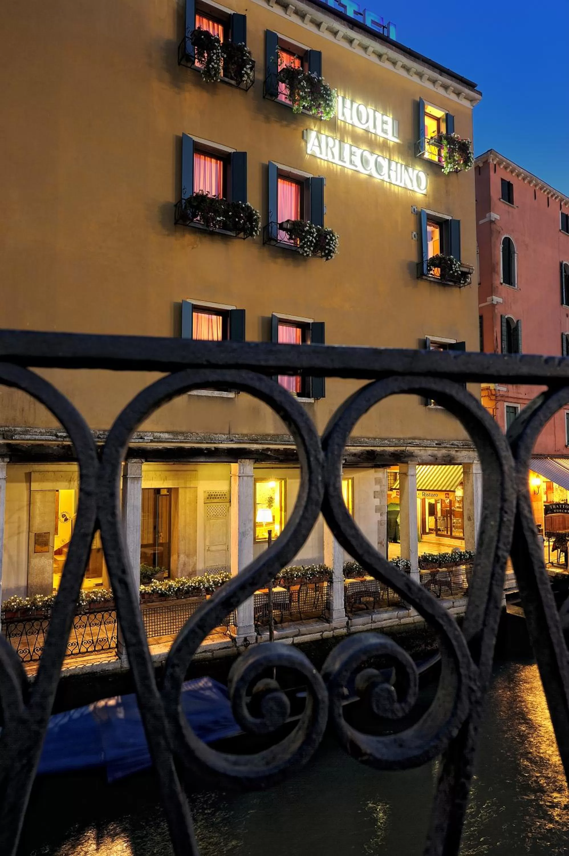 Facade/entrance in Hotel Arlecchino