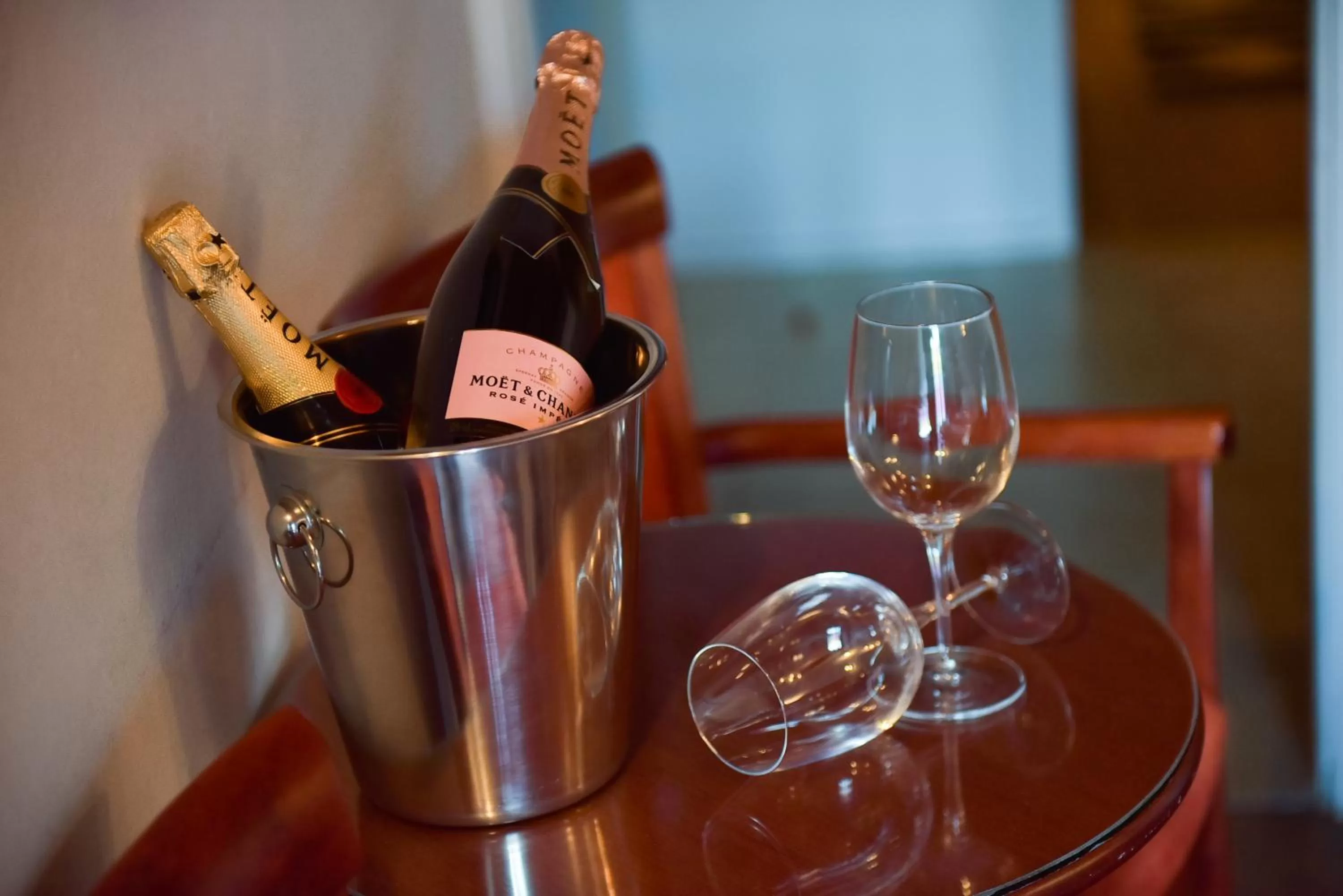 Drinks in Oscar Hotel