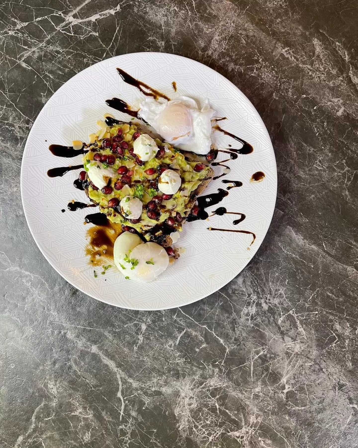 Restaurant/places to eat in Madama Residence