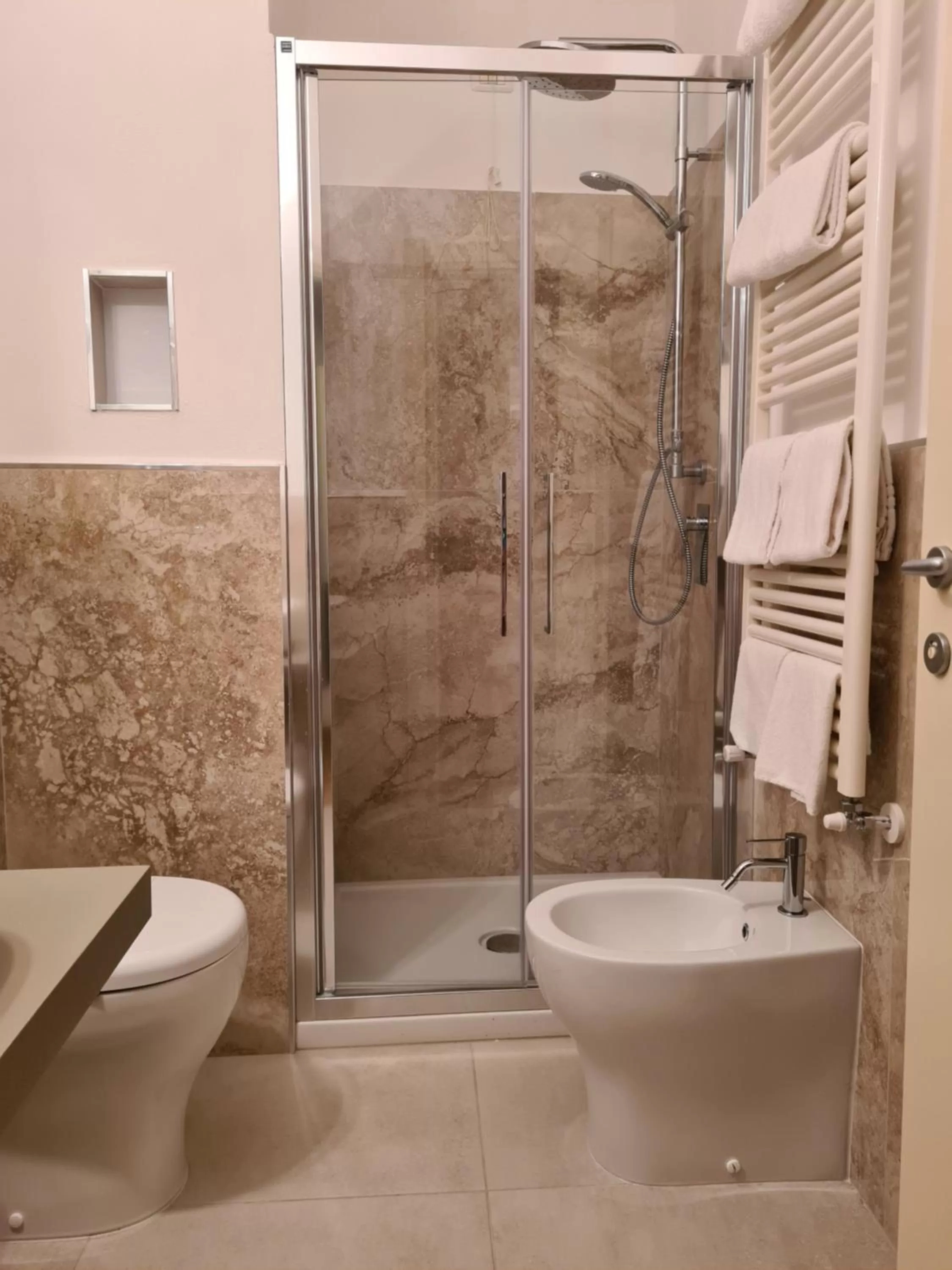 Bathroom in Hotel Hambros - Il Parco in Villa Banchieri