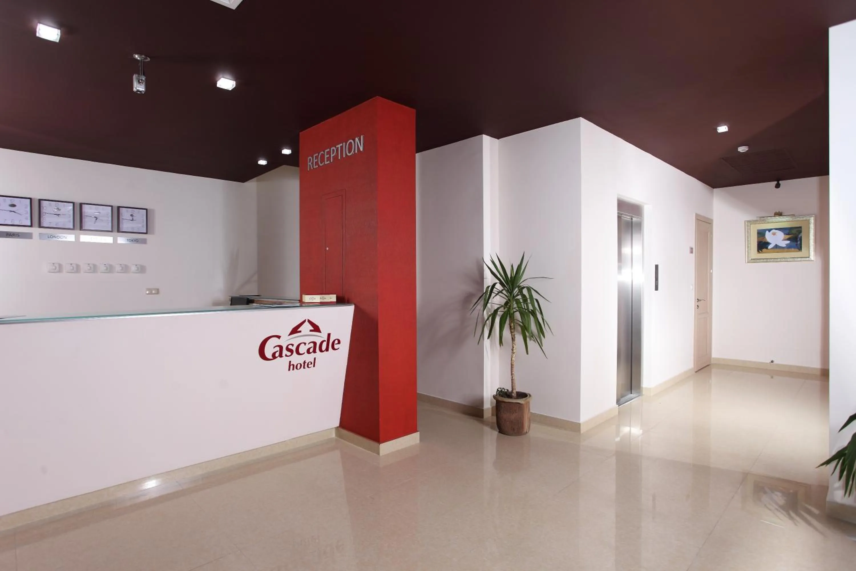 Lobby or reception in Cascade Hotel