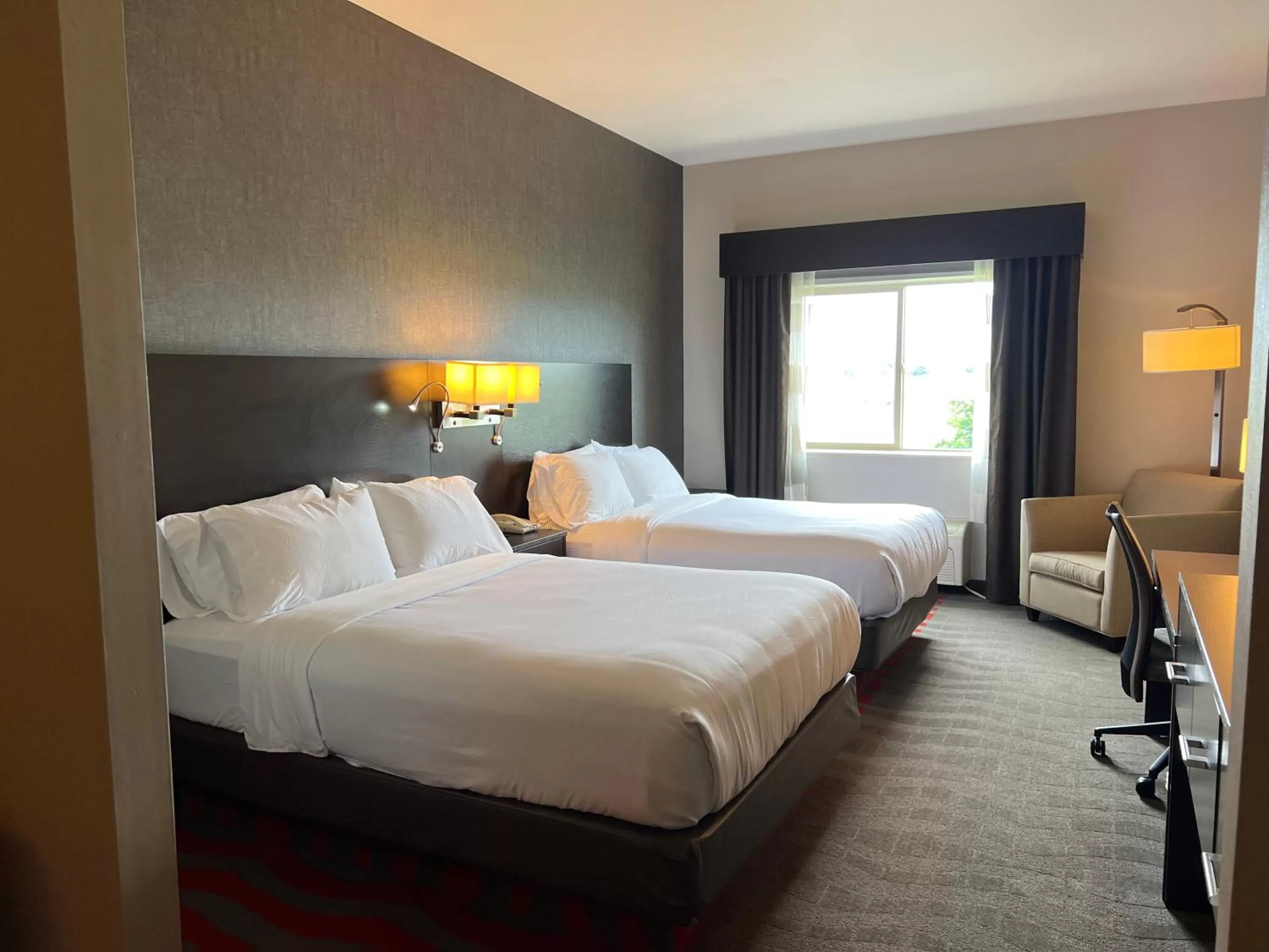 Photo of the whole room, Bed in Comfort Suites