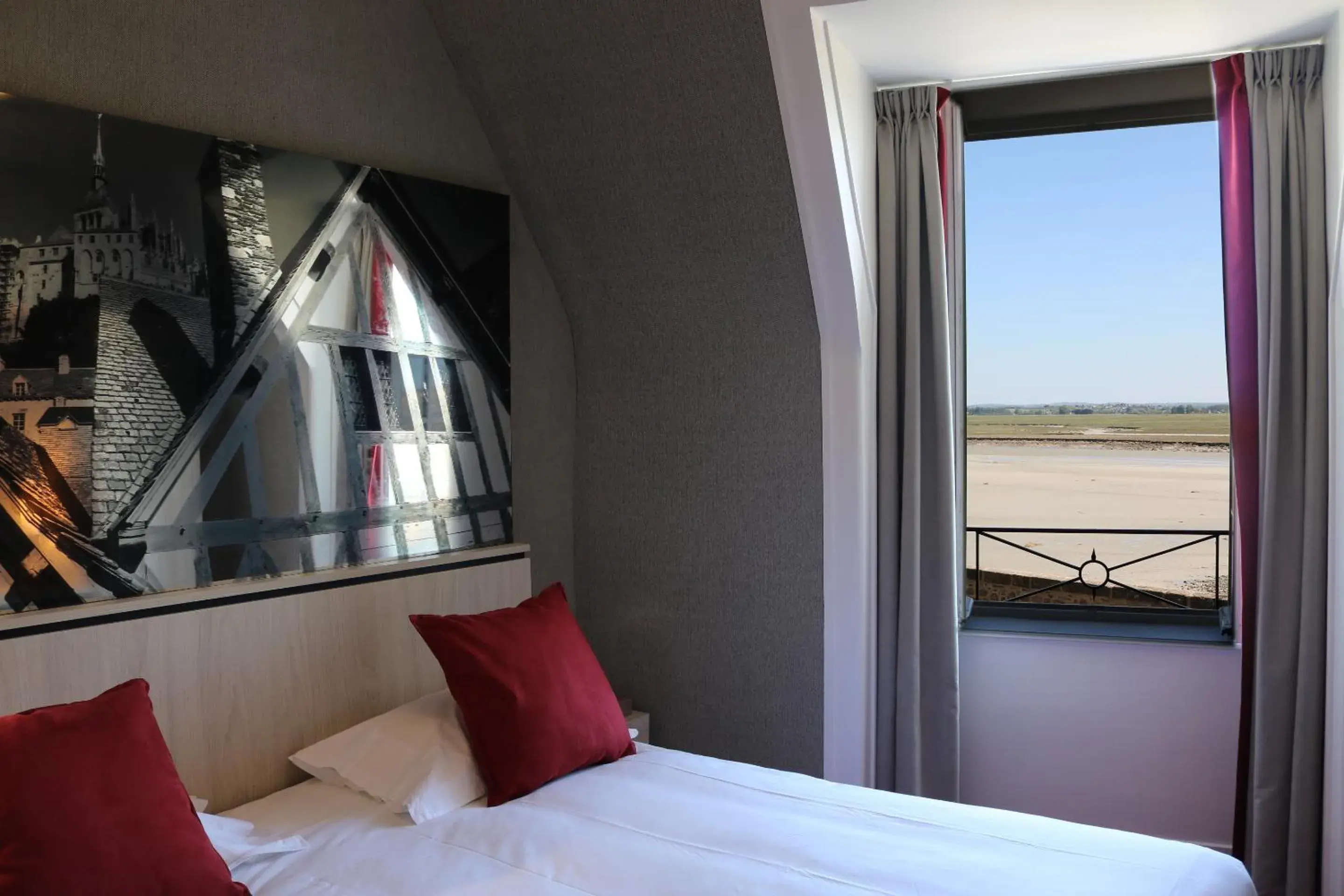 Double or Twin Room with views of Mont-Saint-Michel Bay - Main Building in La Confiance Double or Twin Room with views of Mont-Saint-Michel Bay - Main Building in La Confiance