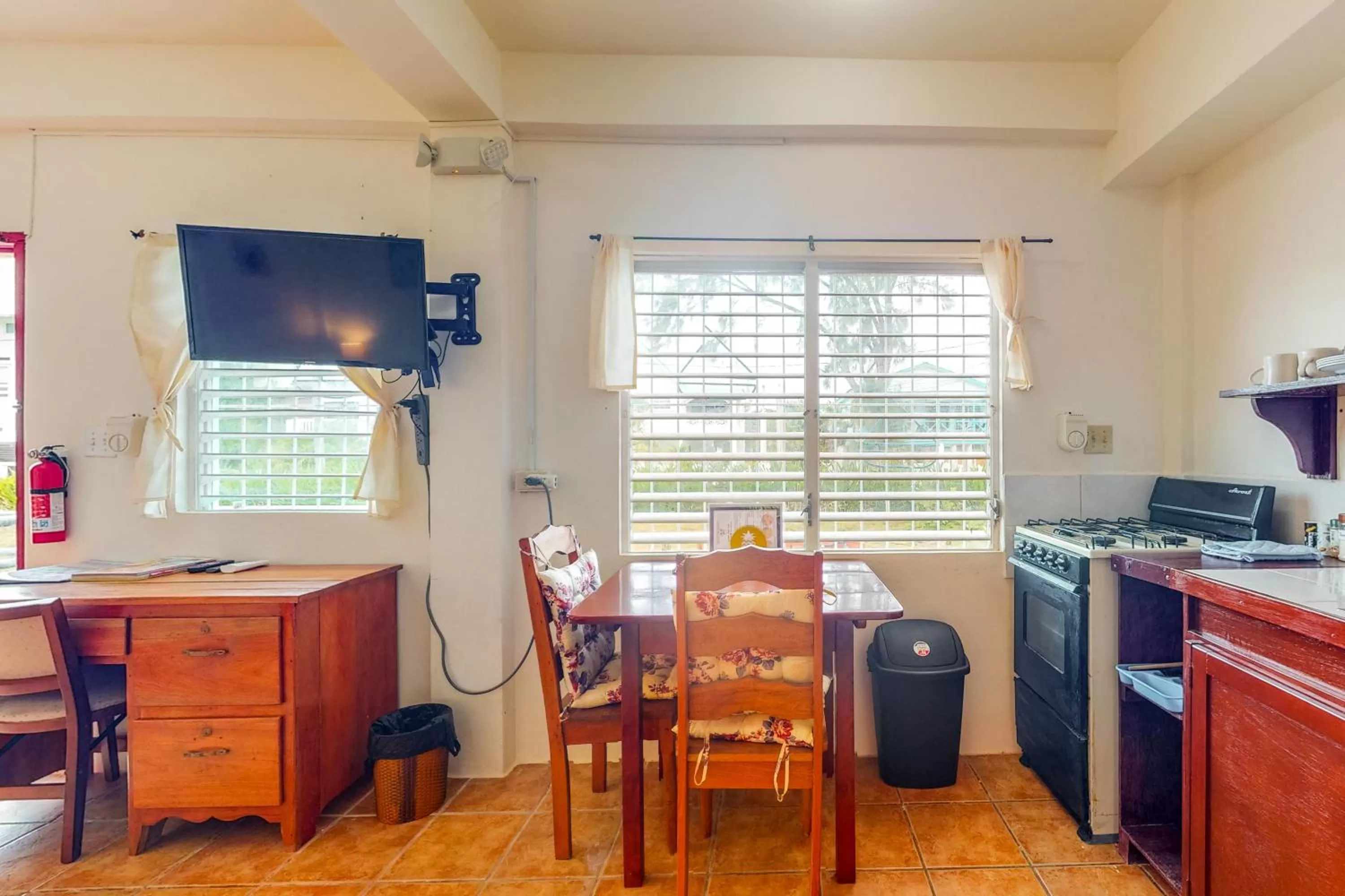 Kitchen/Kitchenette in Palmetto#1 @ Island Cabanas