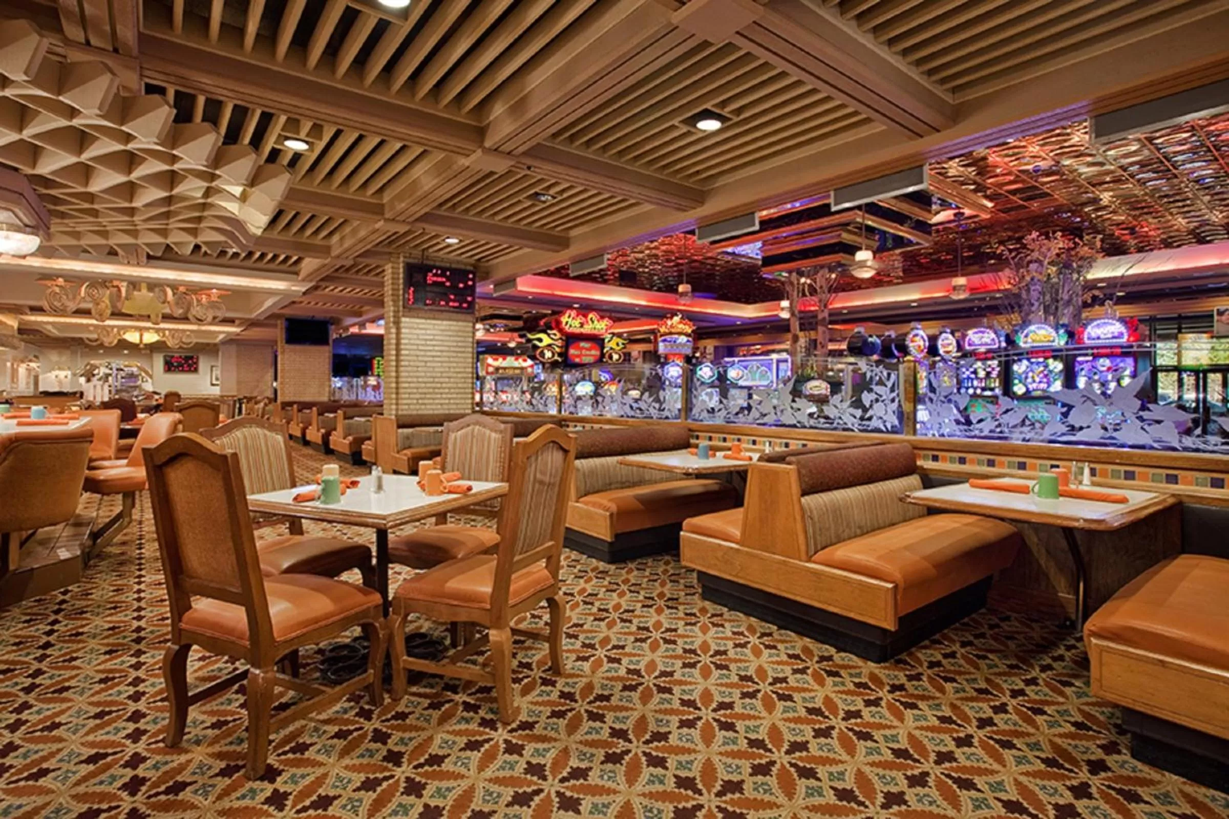 Lounge or bar in Maverick Hotel and Casino by Red Lion Hotels