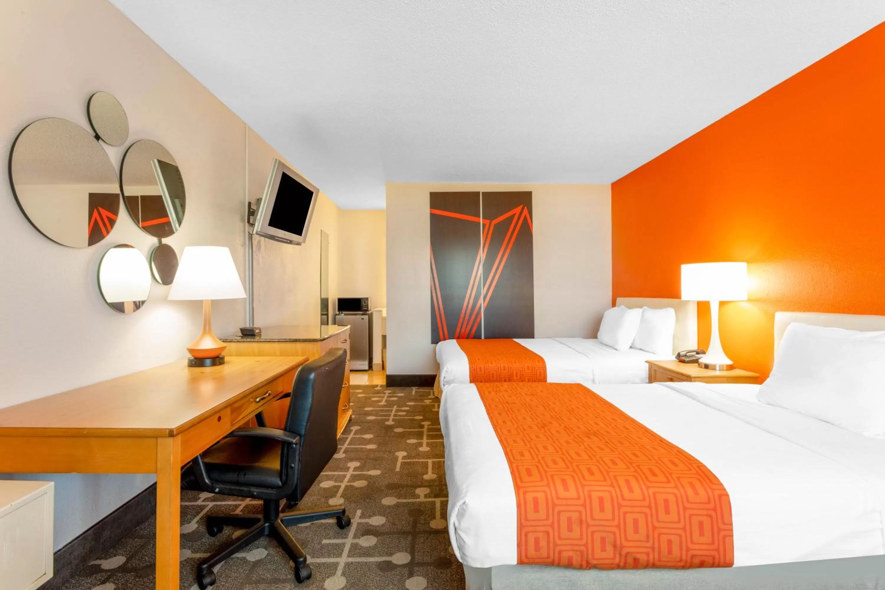 Bed in Howard Johnson by Wyndham Virginia Beach