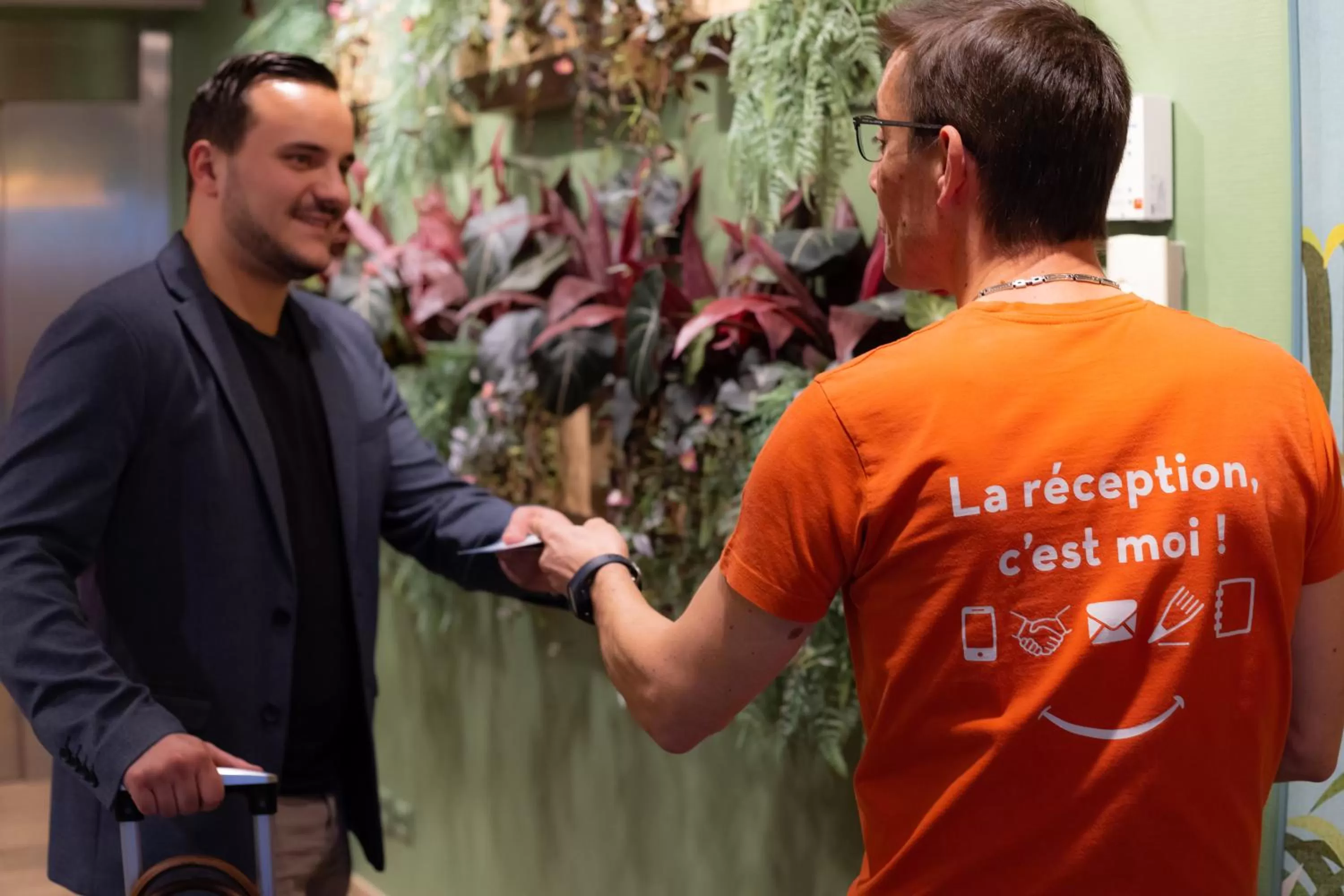 Lobby or reception in ibis Besançon Centre la City