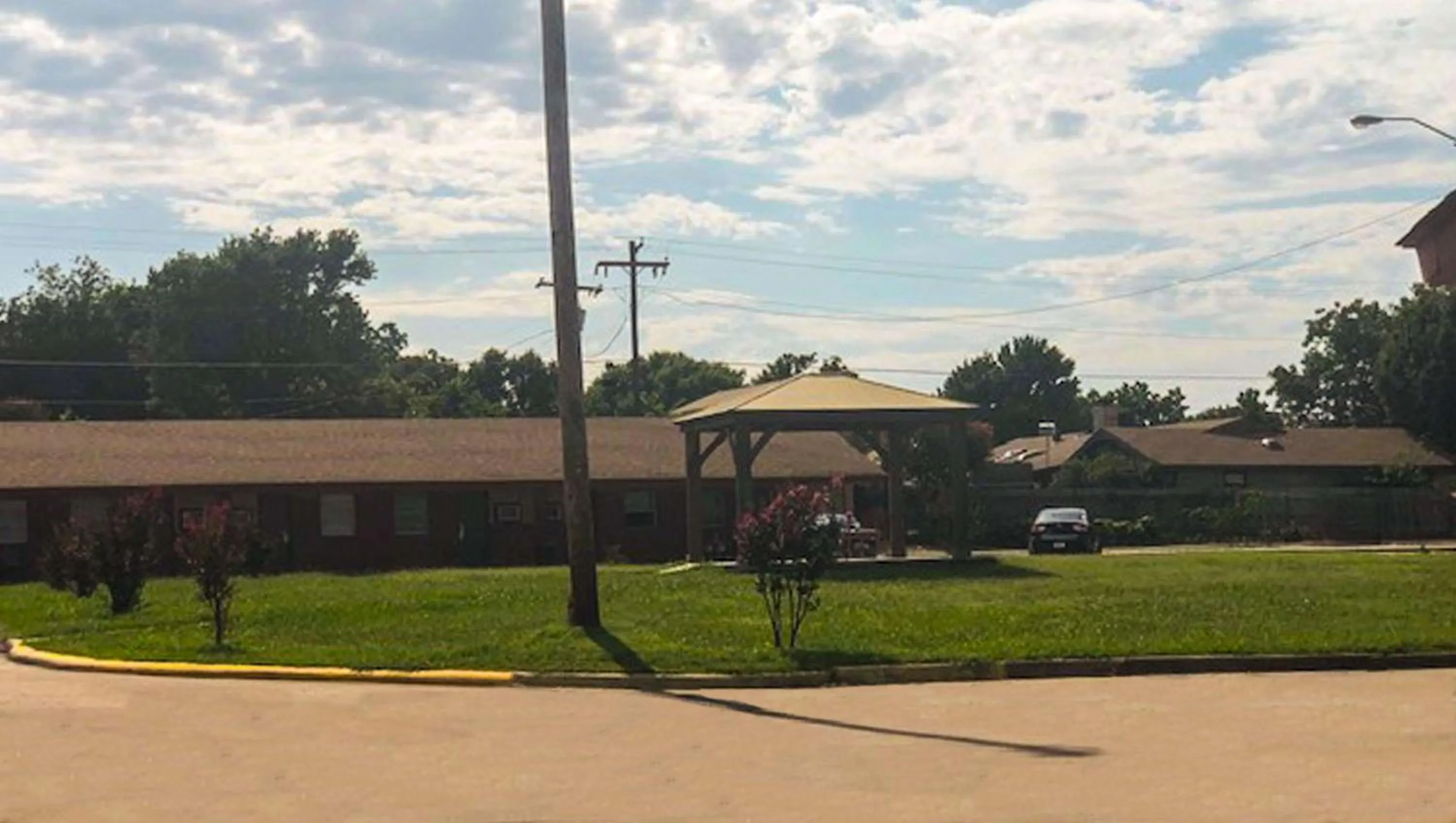 Property building in Budget Inn Ardmore OK