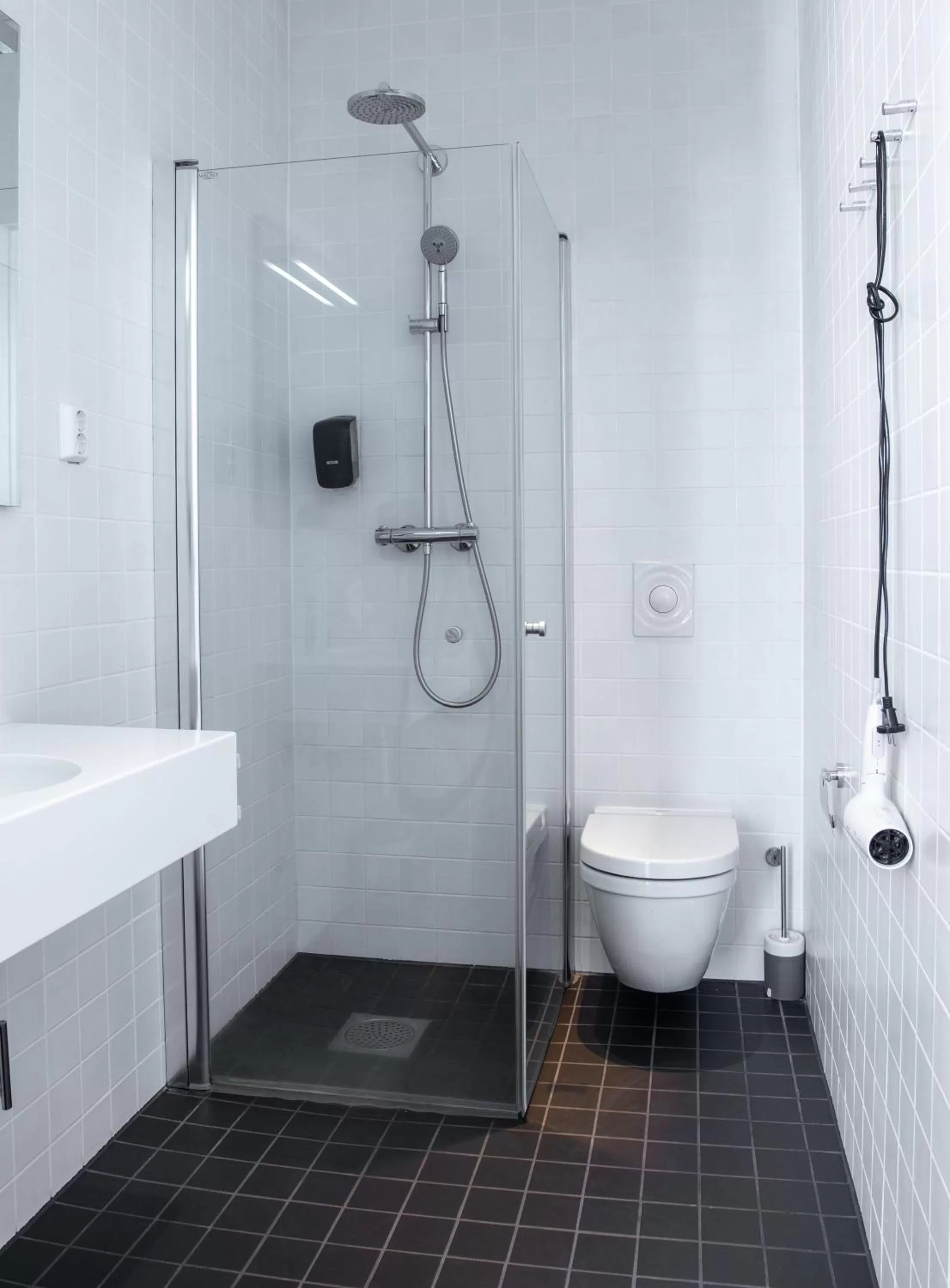 Shower in Nordis Apartments
