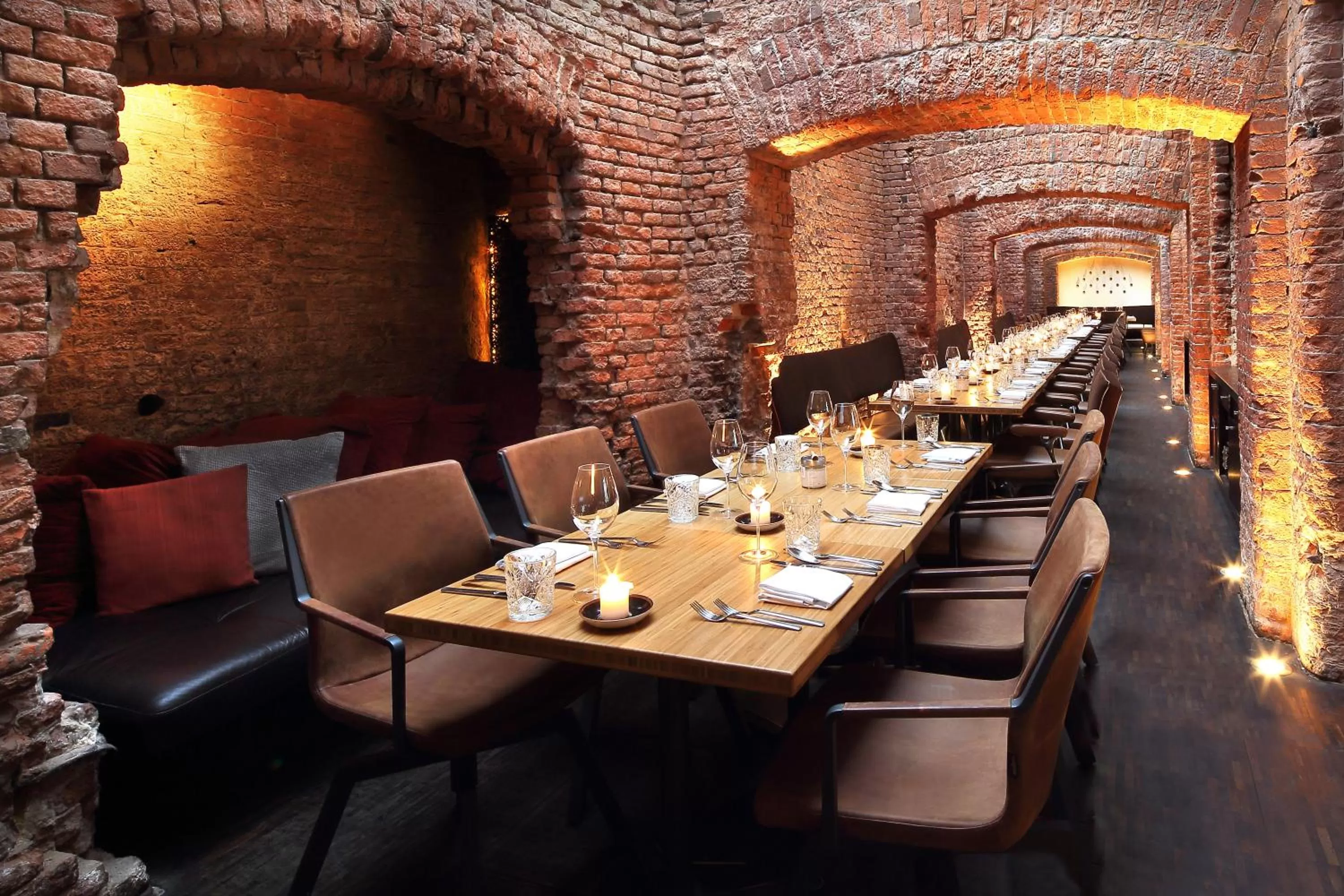 Restaurant/places to eat in east Hotel Hamburg