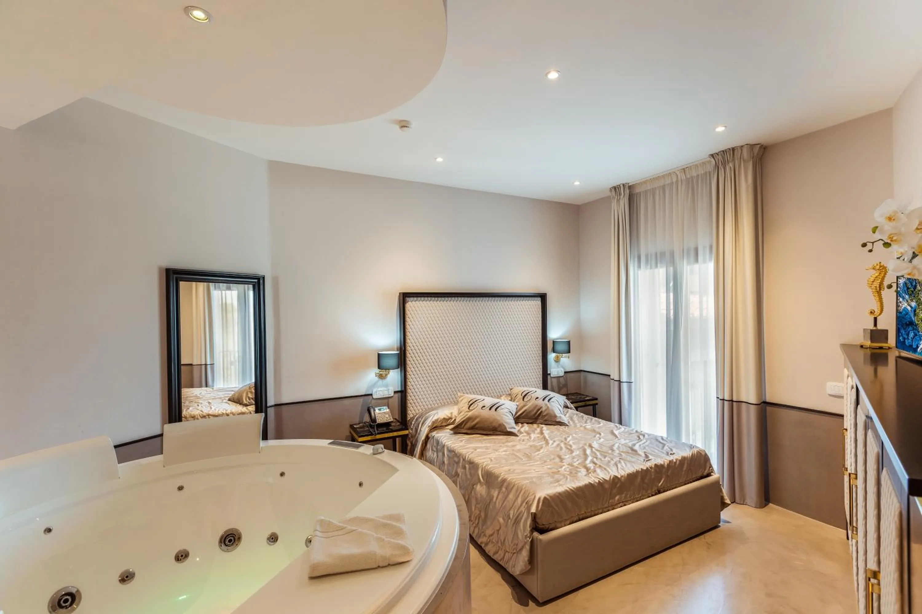 Hot Tub, Bed in La Locanda Del Conte Mameli - Boutique Hotel & Suite SPA