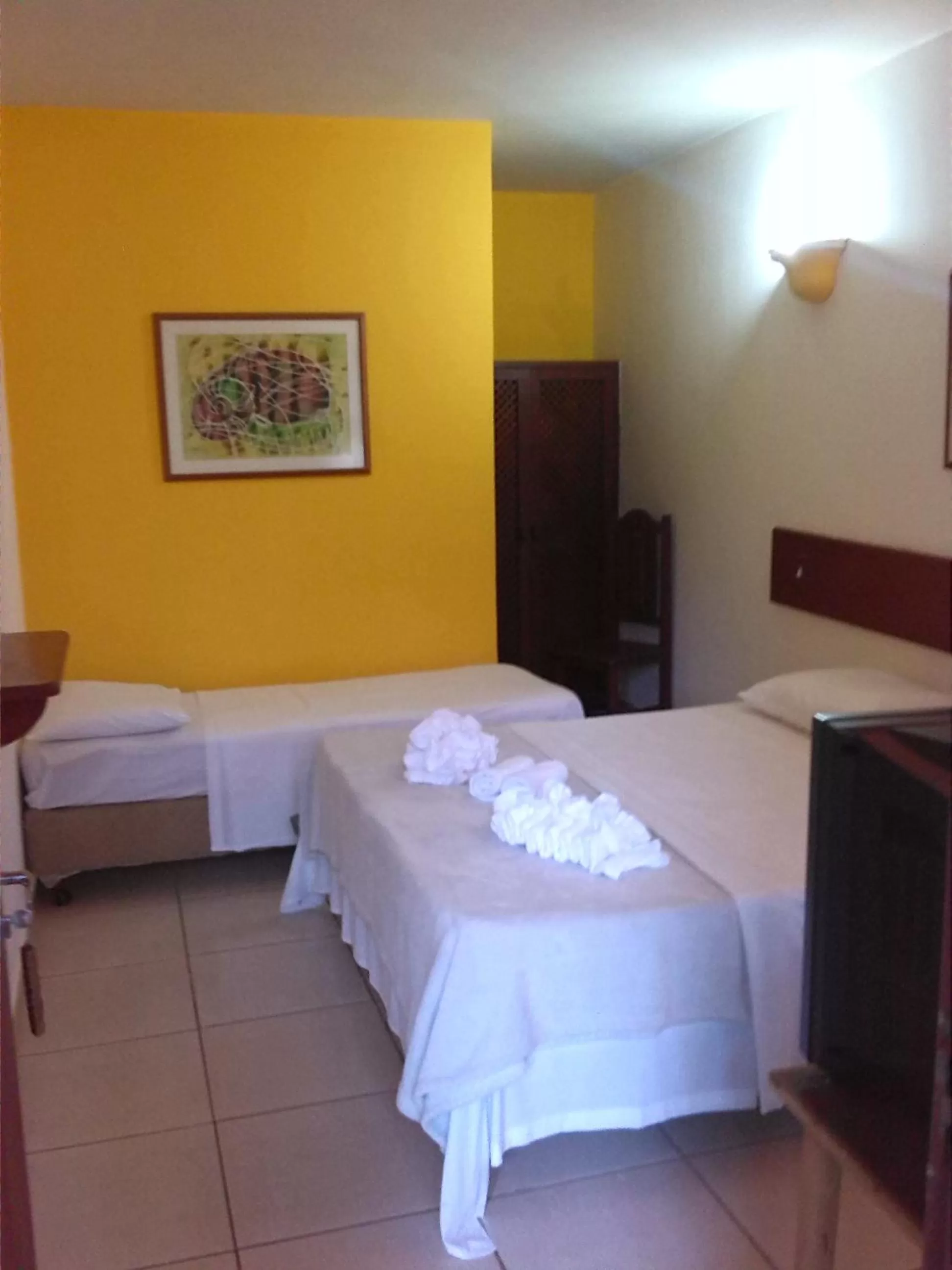 Photo of the whole room, Bed in Pousada Estrela de Paraty