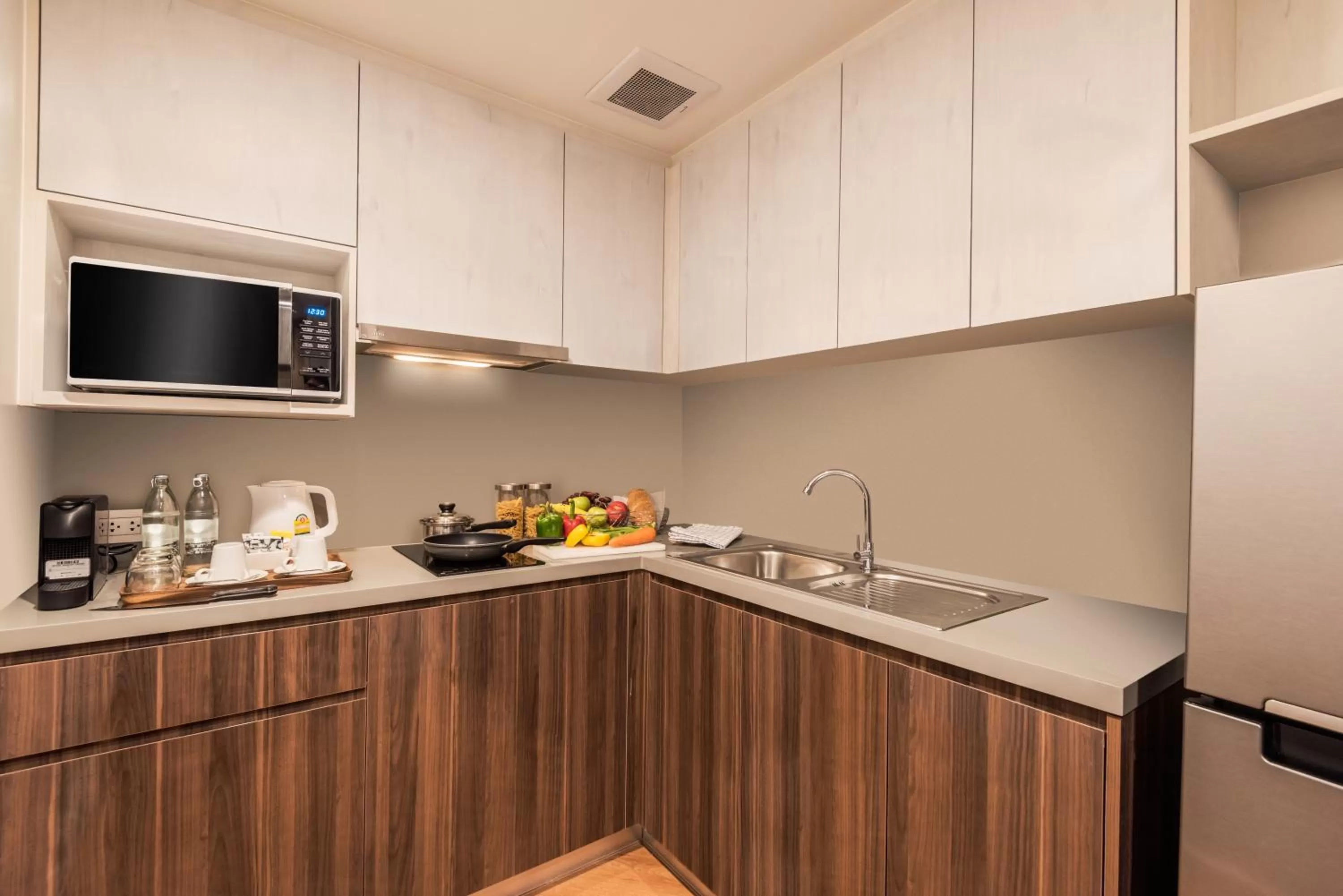 Kitchen or kitchenette in Amanta Hotel & Residence Sathorn