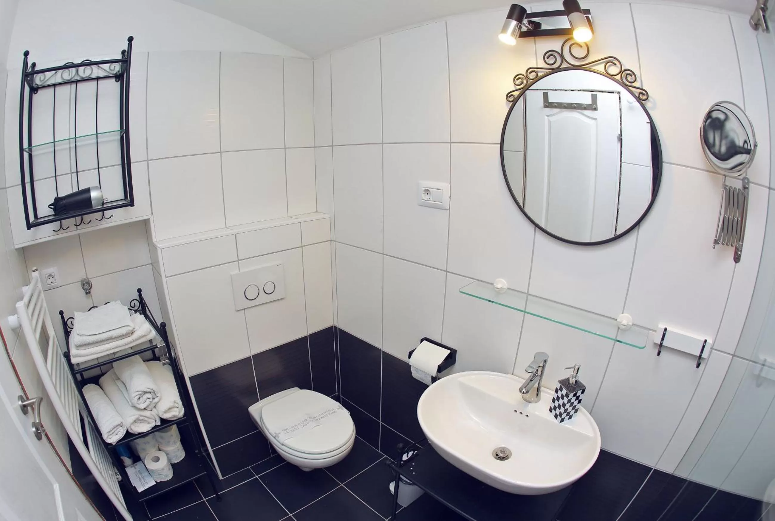 Toilet in Central Apartments Integrated Hotel