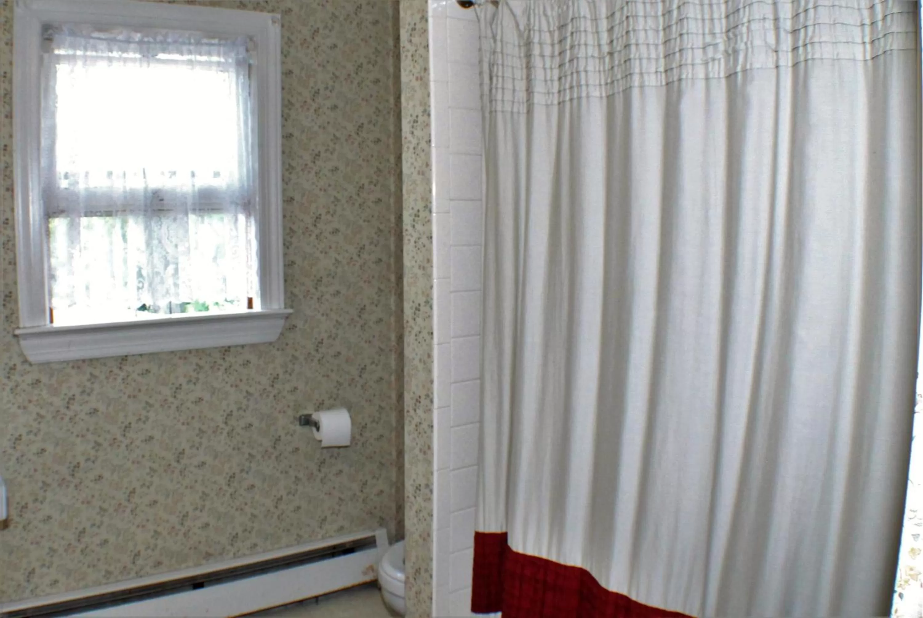 Bedroom, TV/Entertainment Center in The White Birch Inn