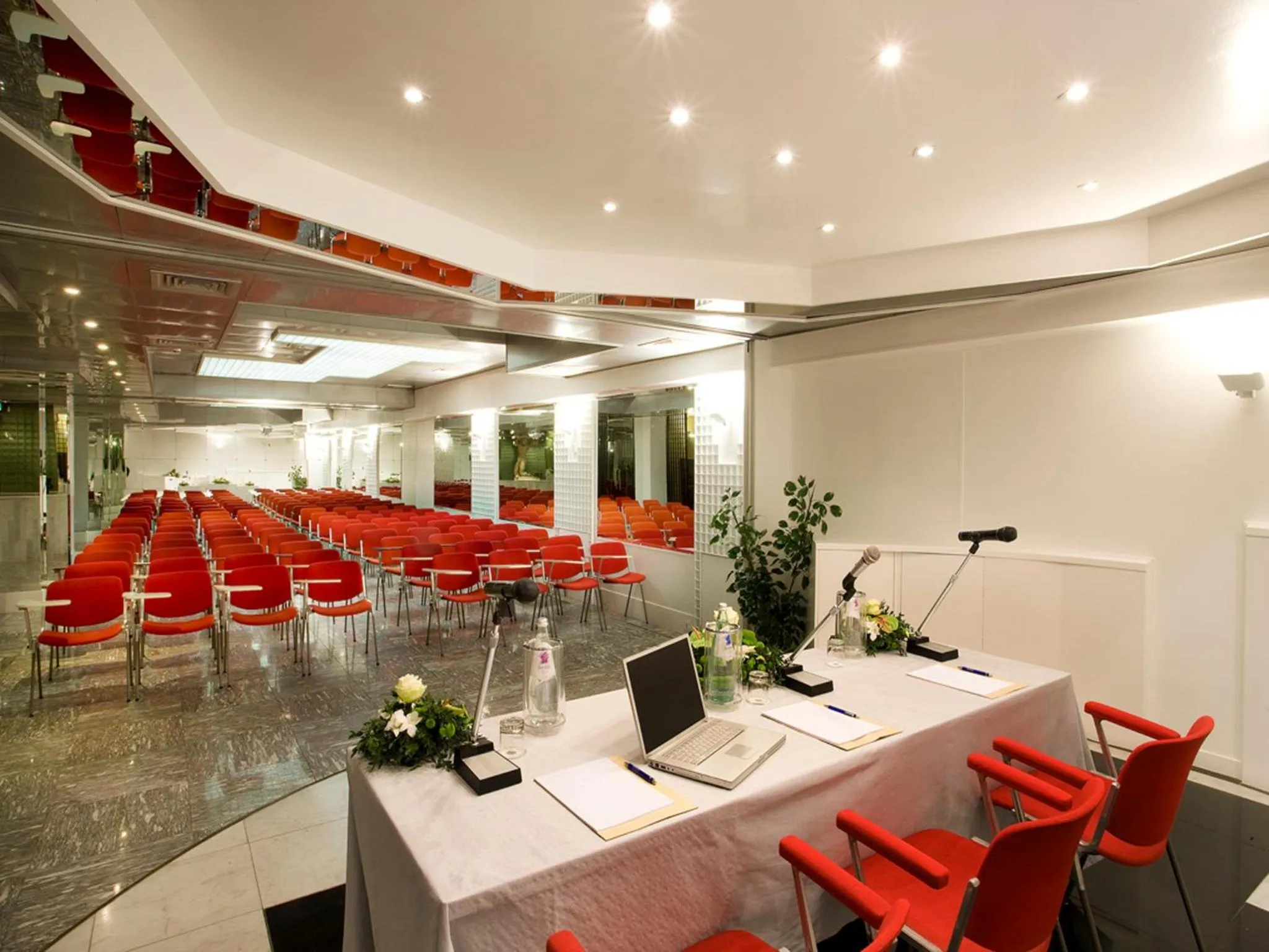 Business facilities in Hotel Savoy