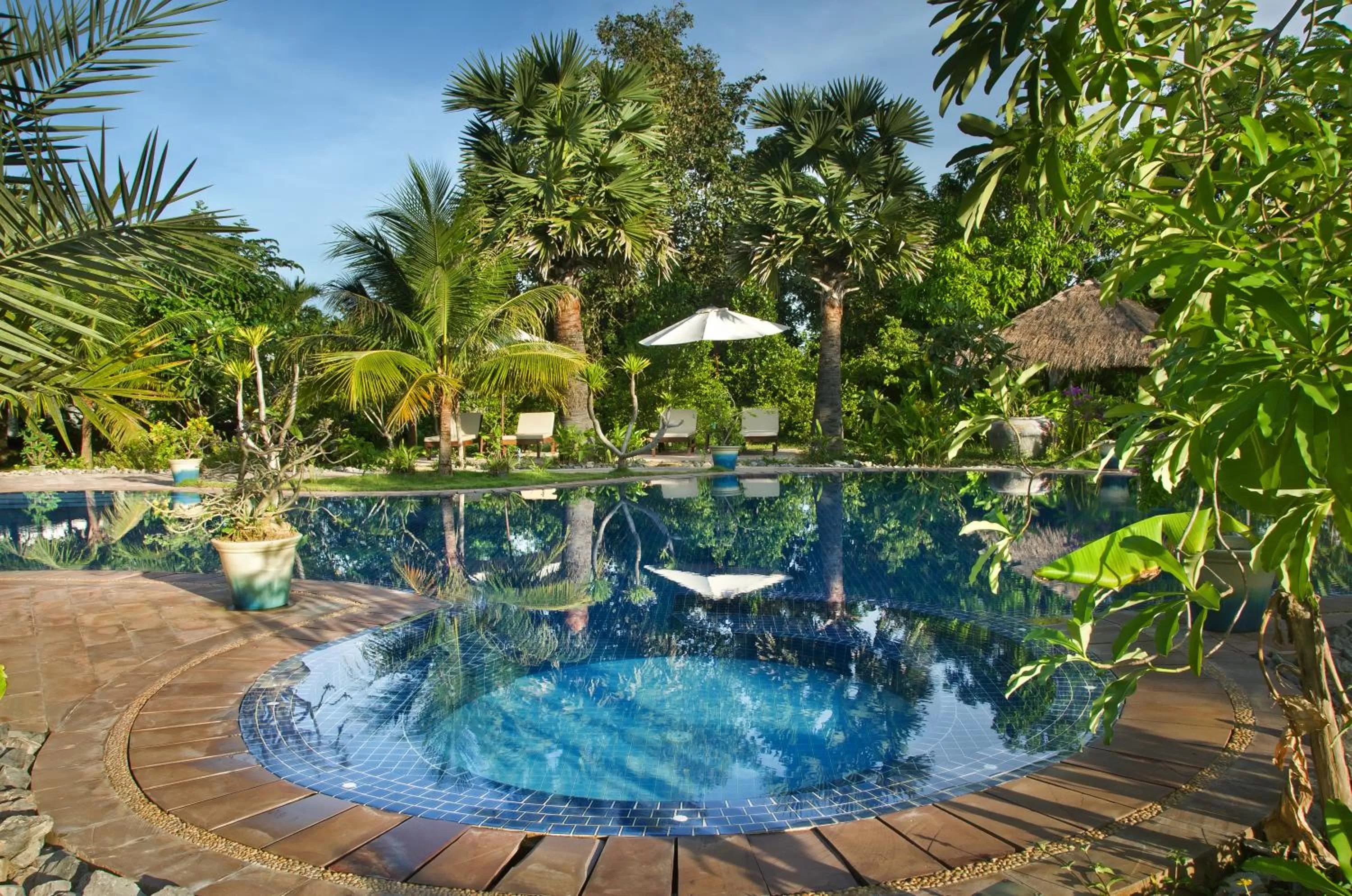 Swimming pool in Battambang Resort