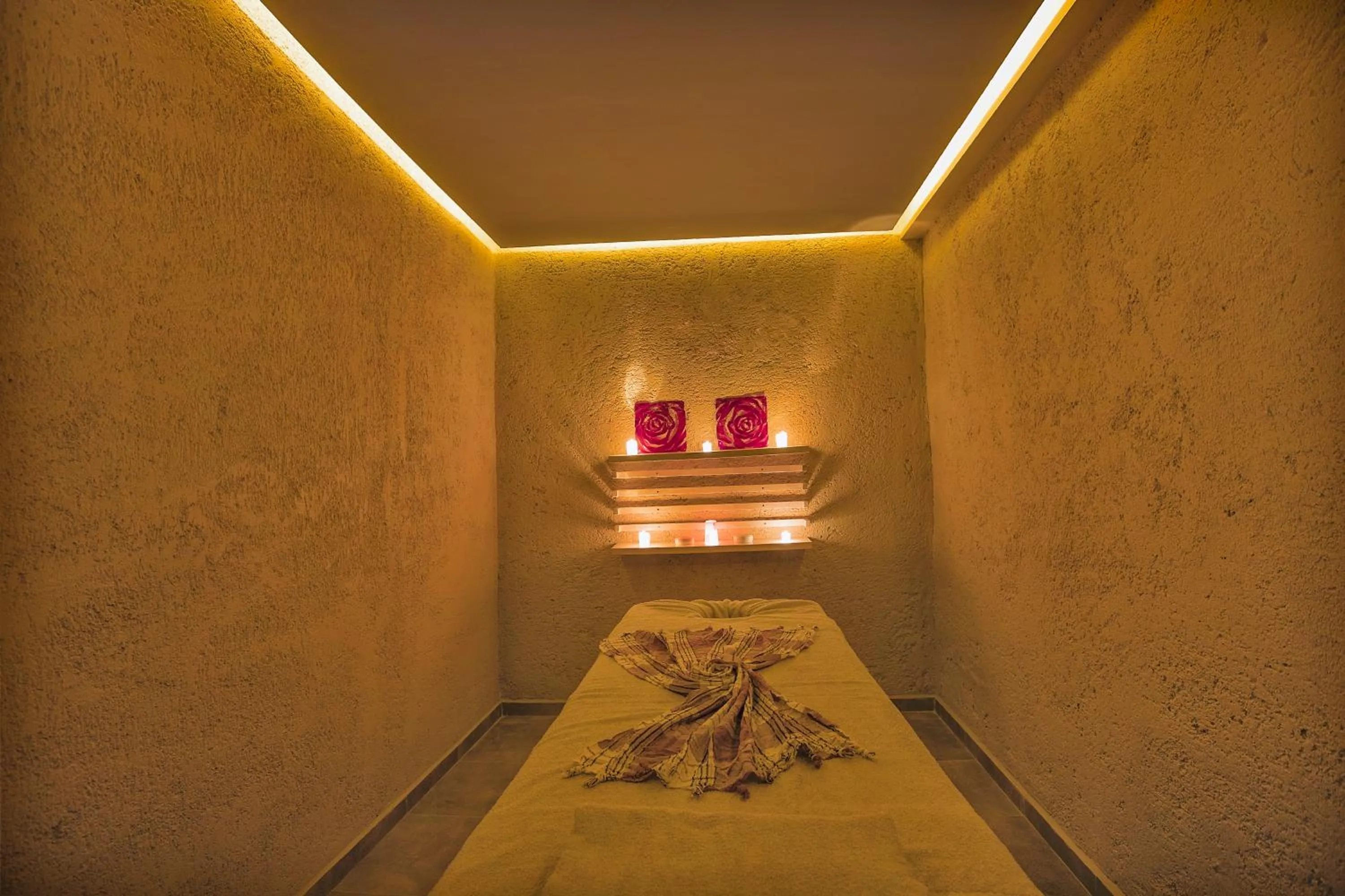 Sauna in Hawaii Suite Beach Hotel