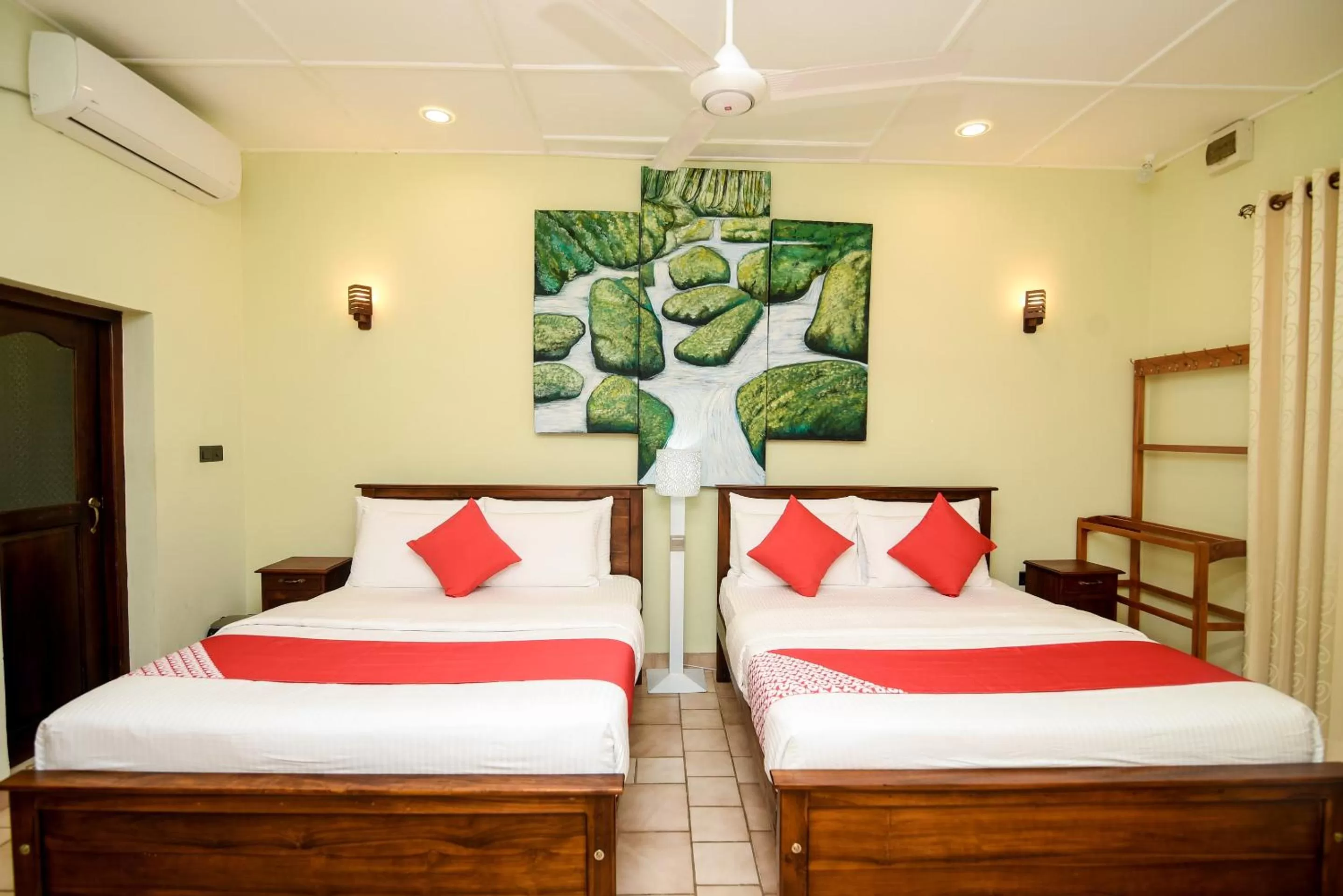 Bedroom, Bed in Man Mountain Villa