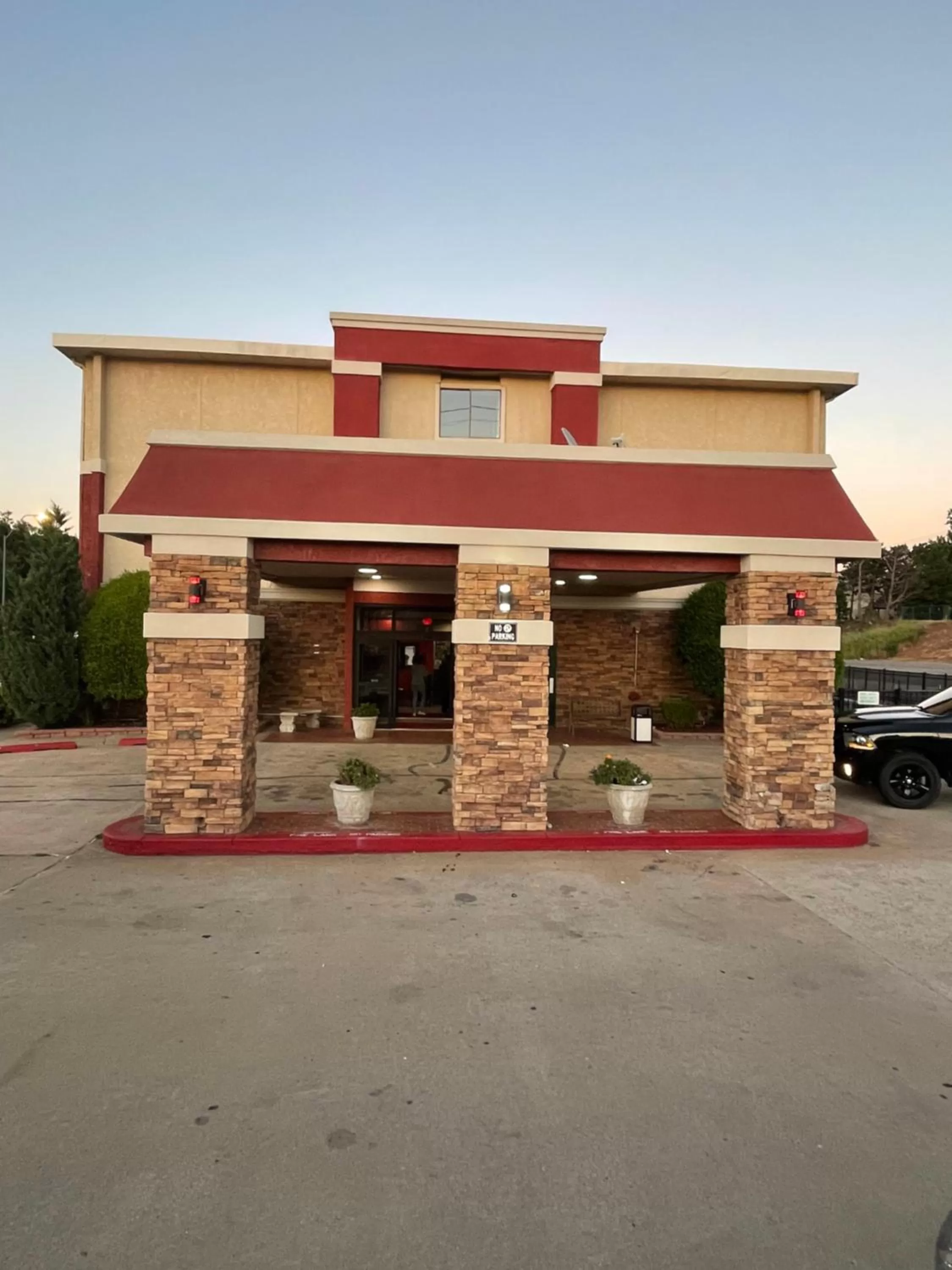 Property building in Ramada by Wyndham Oklahoma City Airport North