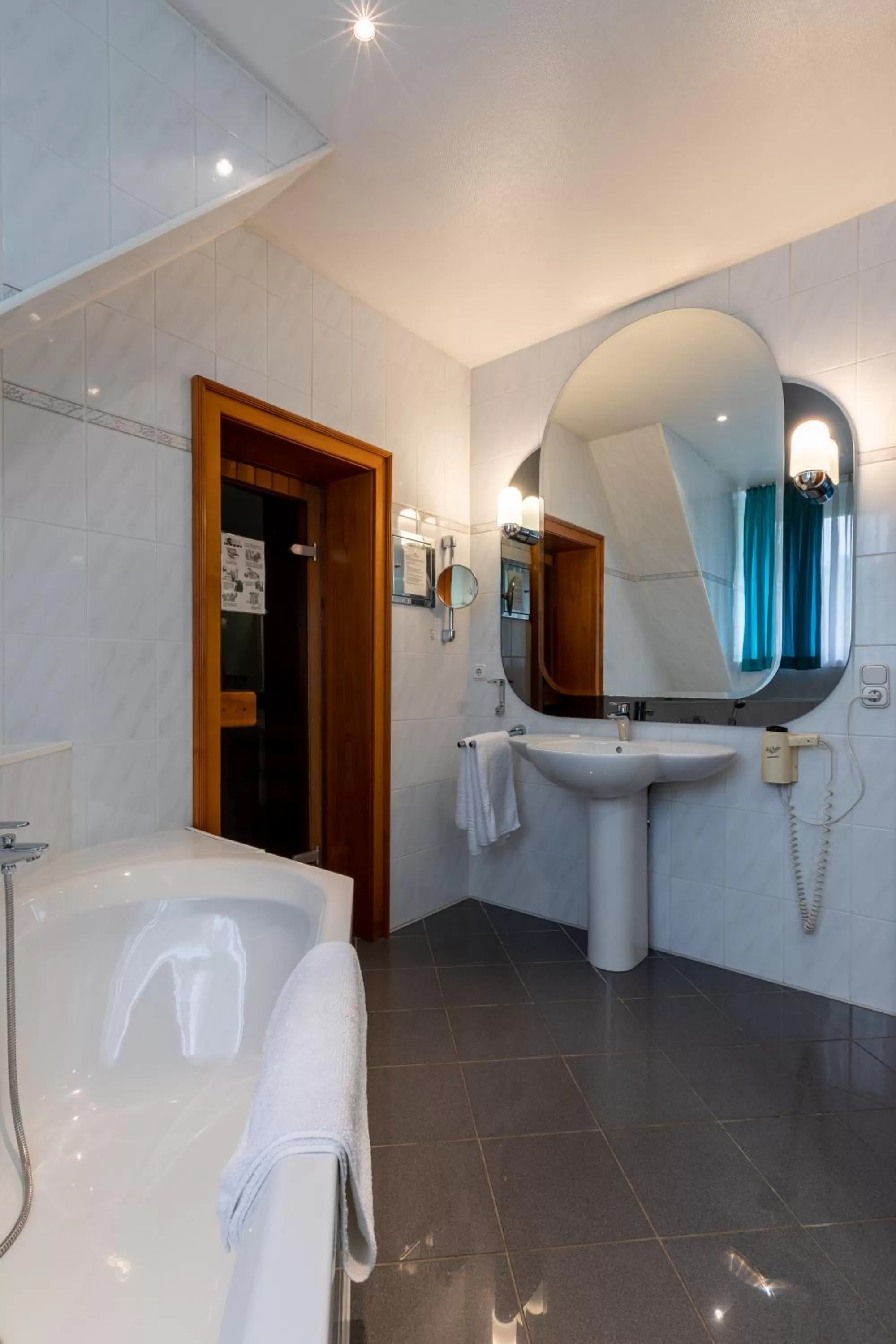 Bath in Hotel Wittekindsquelle