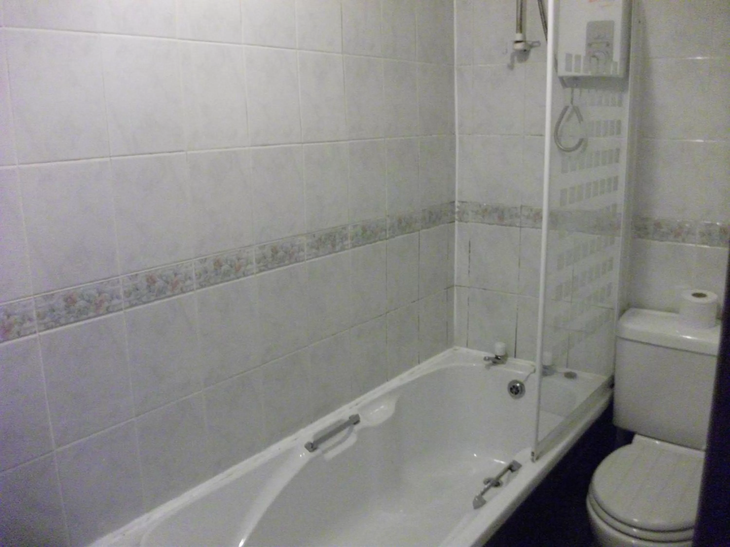 Bathroom in The Lantern Pike Inn