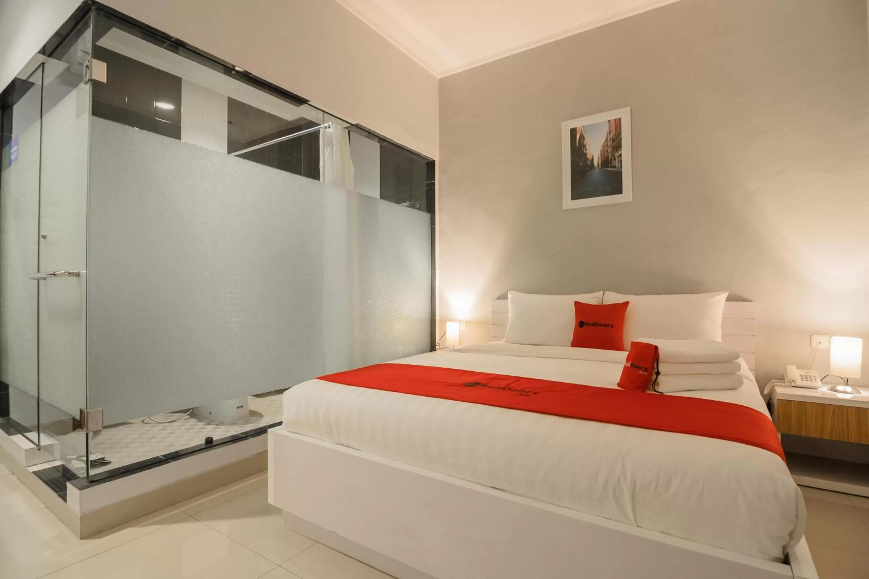 Suite in RedDoorz Plus near Soekarno Hatta Airport 2